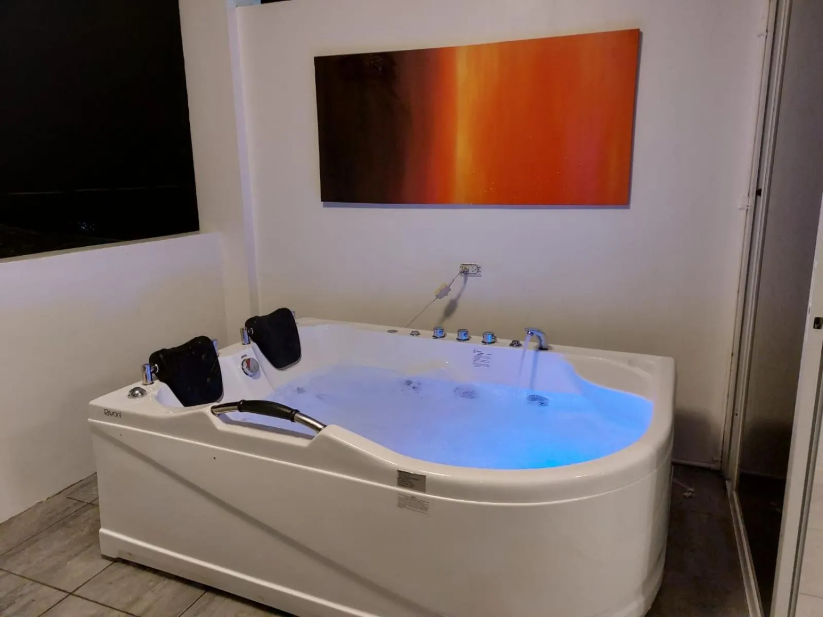 Hot Tub in Bonsai Jacuzzi Suites