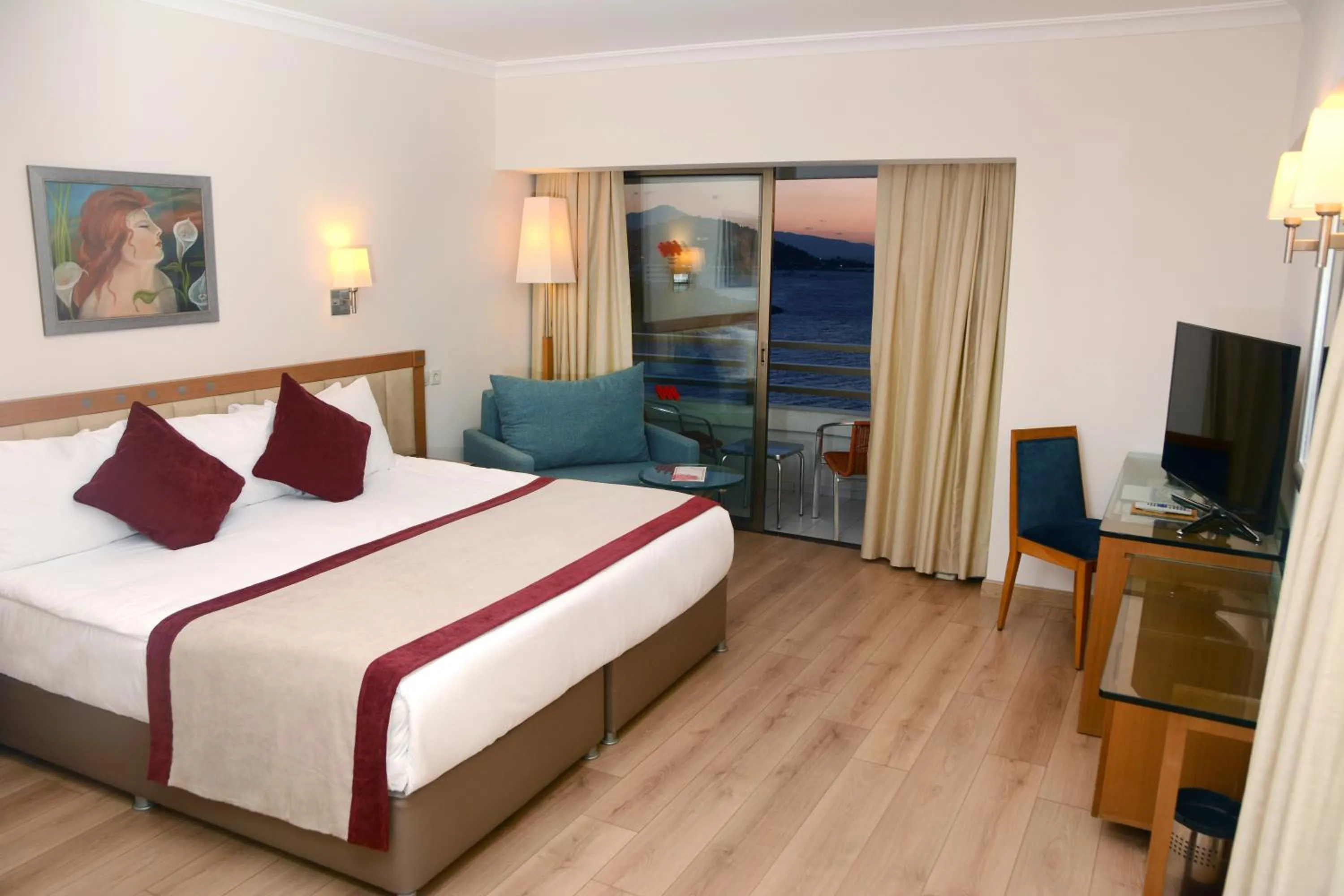 Sea view, Bed in Korumar Hotel Deluxe