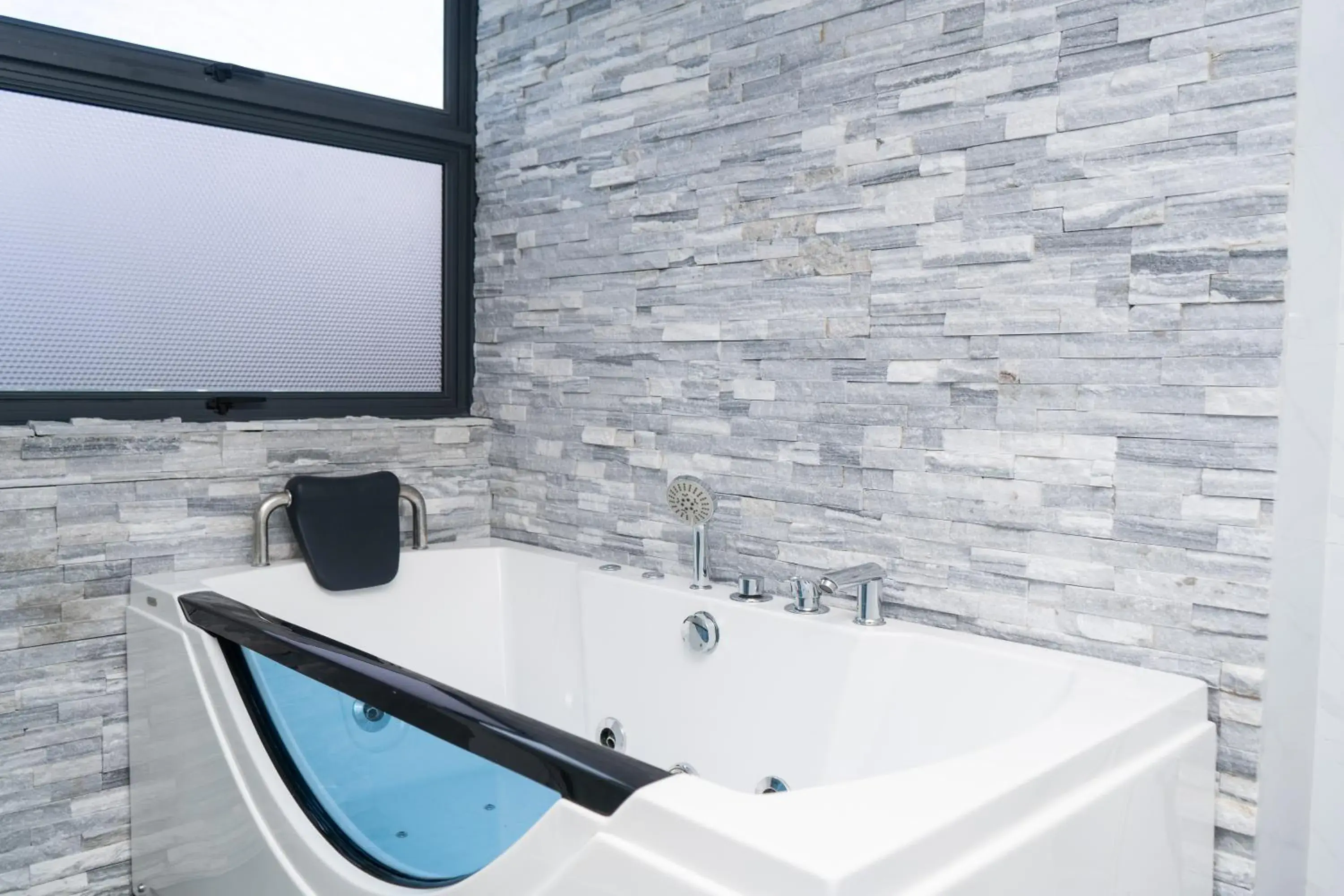 Suite with Hot Tub in Ari Grand Hotel & Spa Suite with Hot Tub in Ari Grand Hotel & Spa