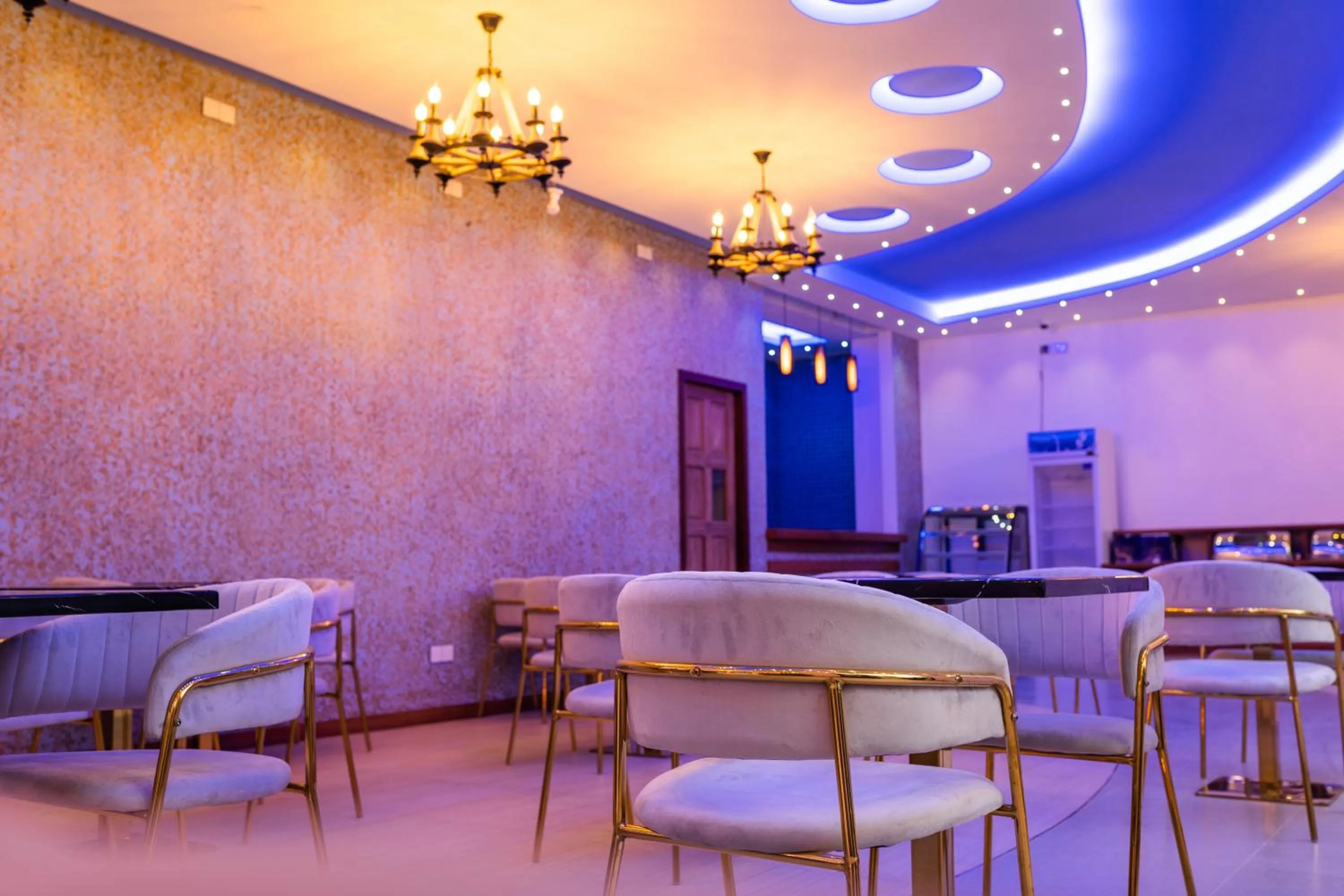 Restaurant/places to eat in Ari Grand Hotel & Spa