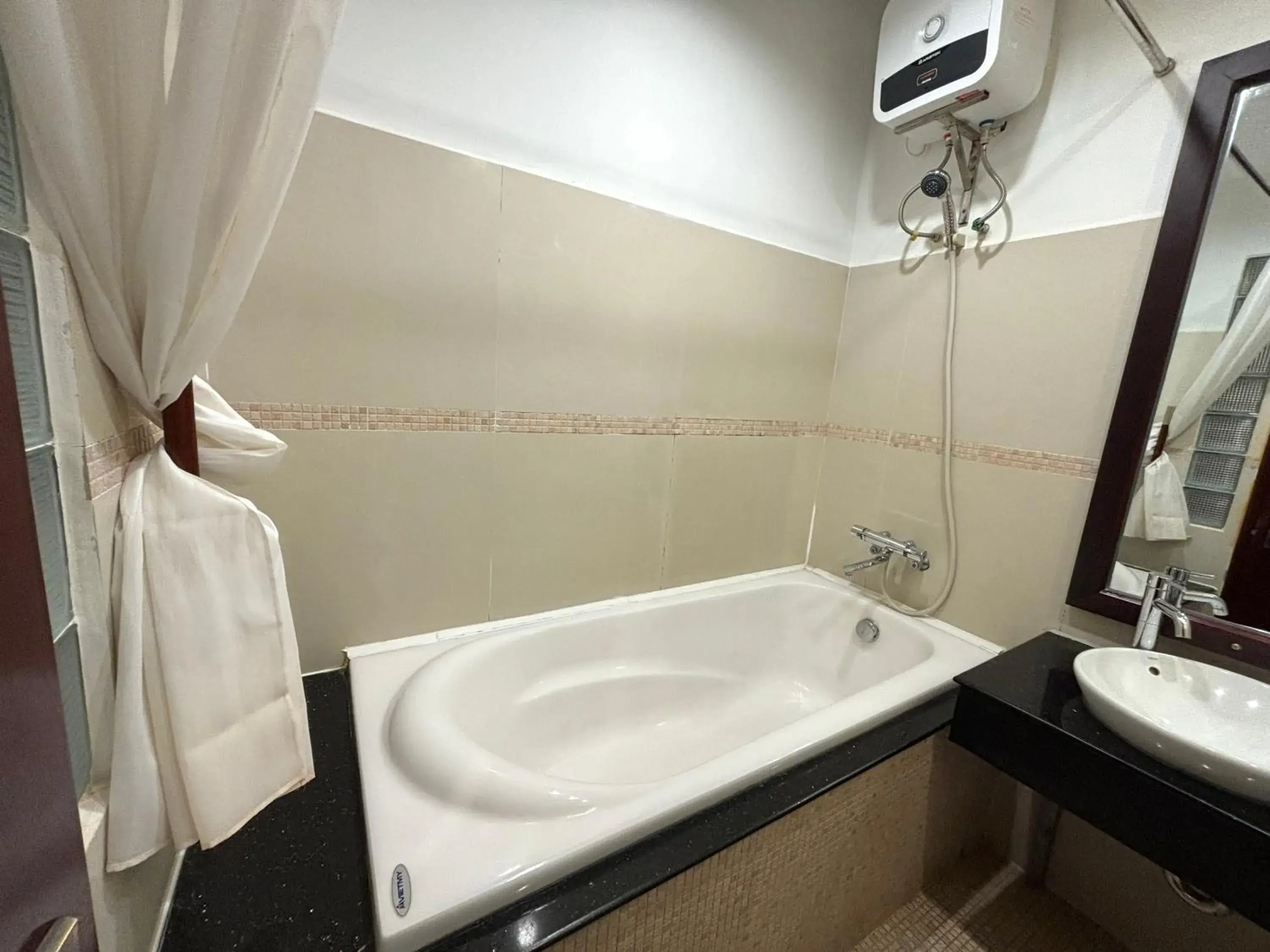 Superior Double Room in Kim Tho Hotel Superior Double Room in Kim Tho Hotel