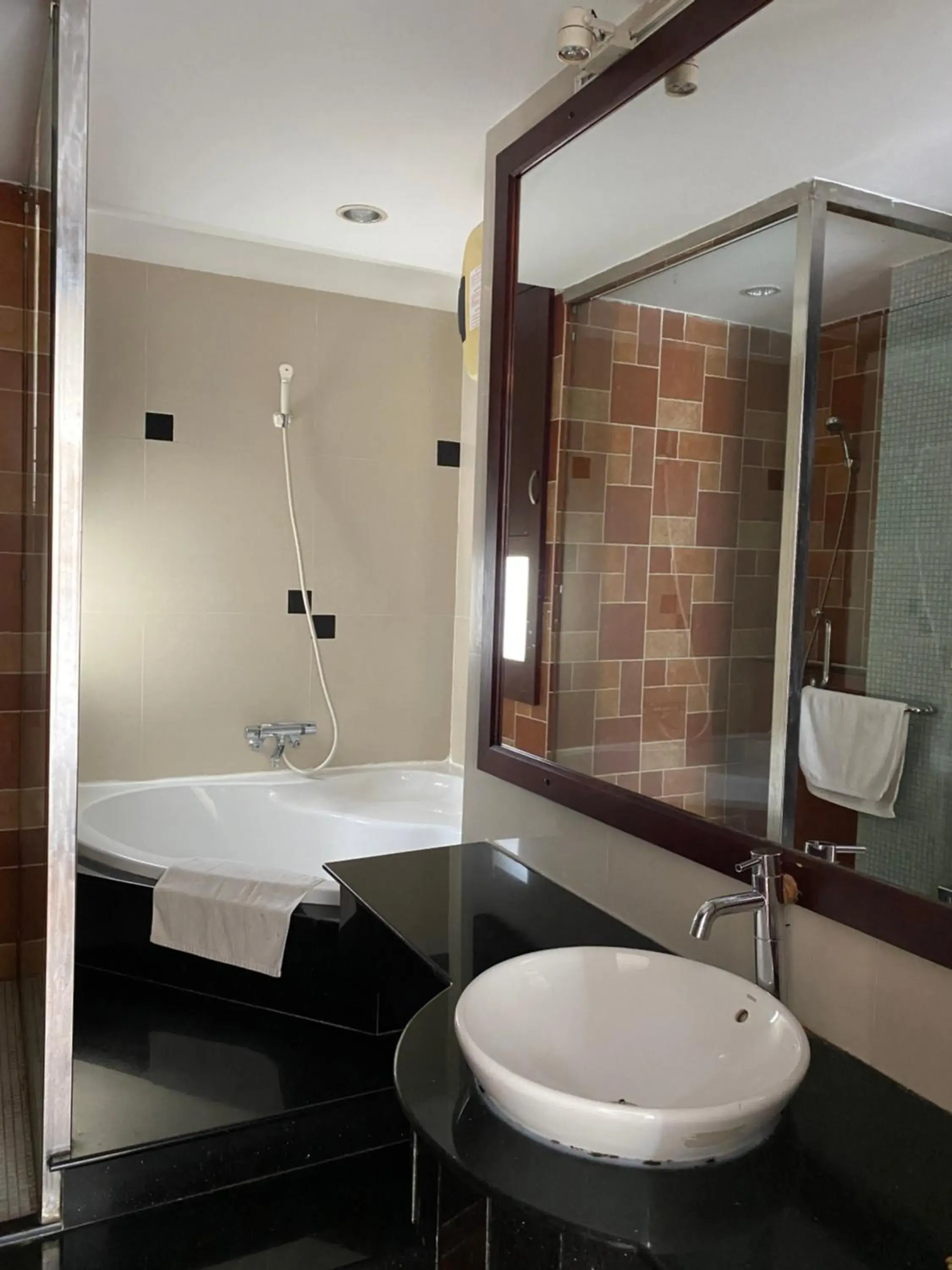 Deluxe Quadruple Room in Kim Tho Hotel Deluxe Quadruple Room in Kim Tho Hotel