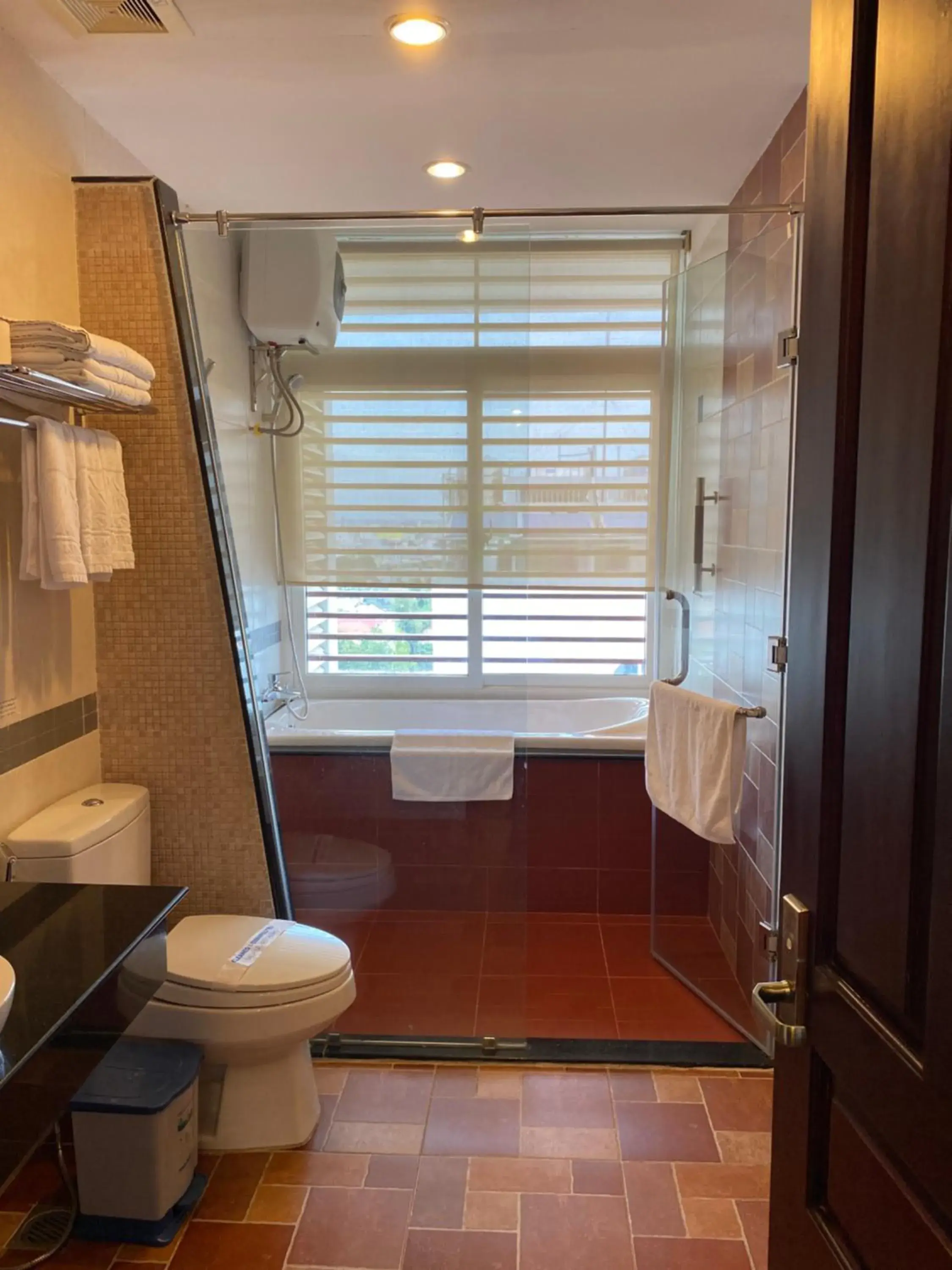 VIP Deluxe Double Room with River View in Kim Tho Hotel VIP Deluxe Double Room with River View in Kim Tho Hotel