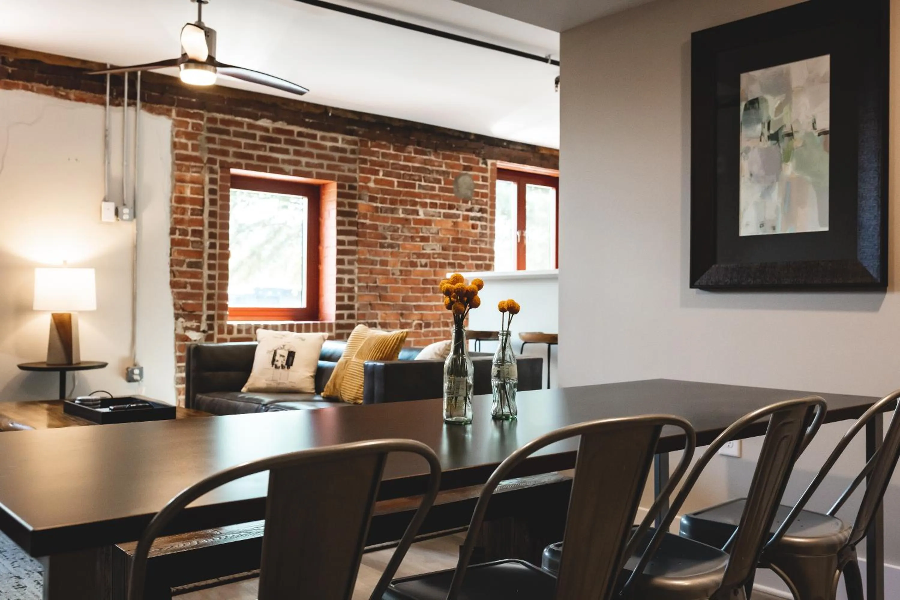 Dining area in Three Trails Downtown Elkin