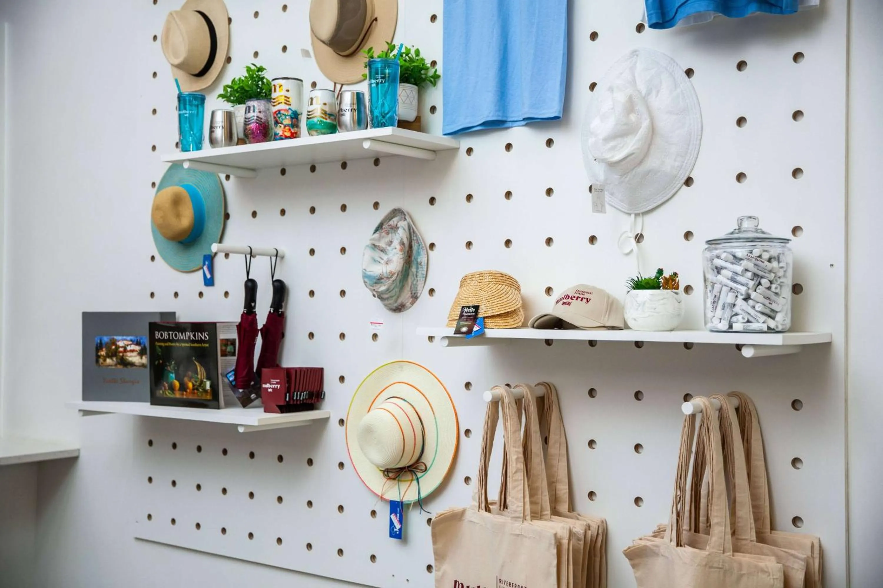 On-site shops in Mulberry, a Wyndham Hotel