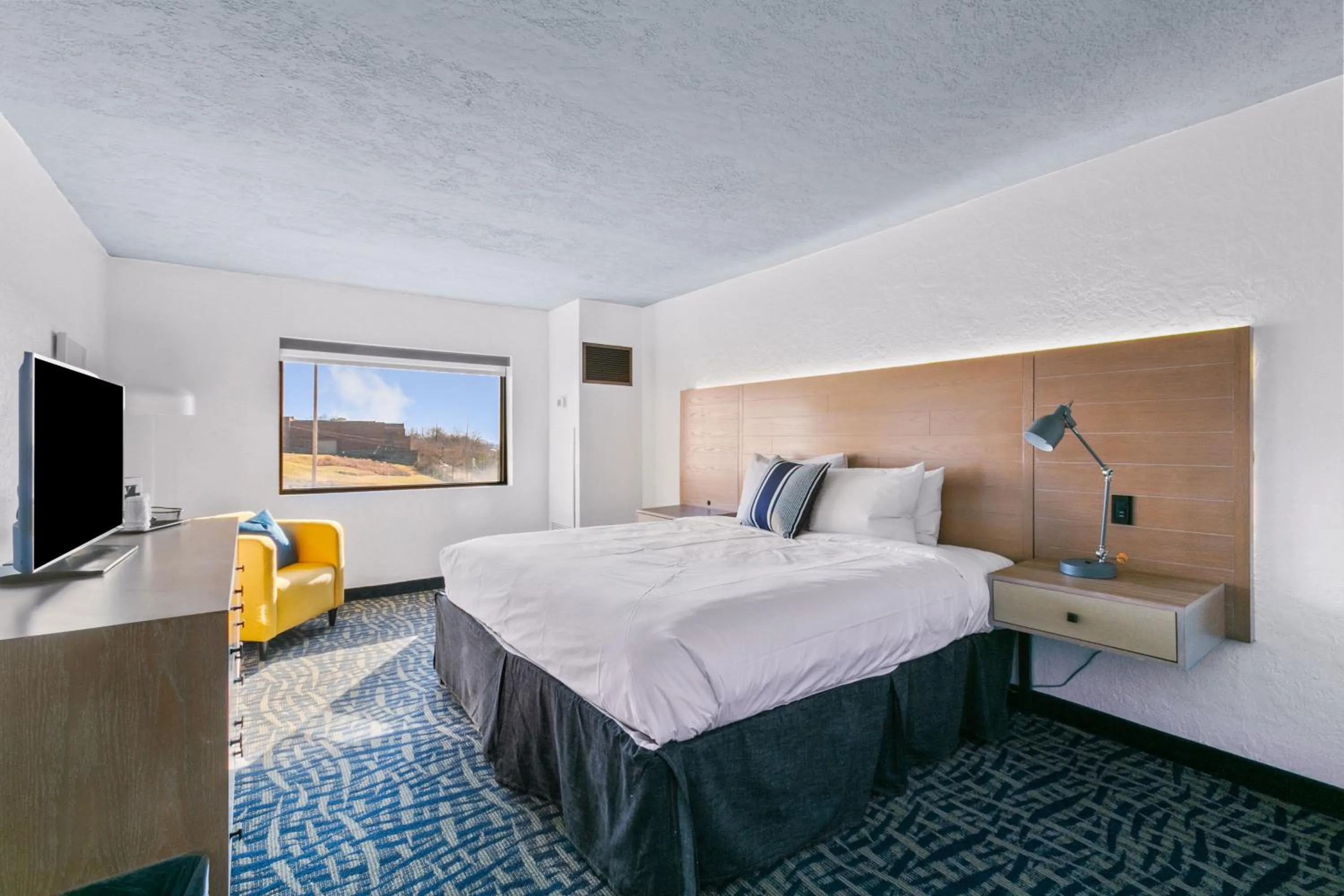 Bedroom, Bed in Mulberry, a Wyndham Hotel