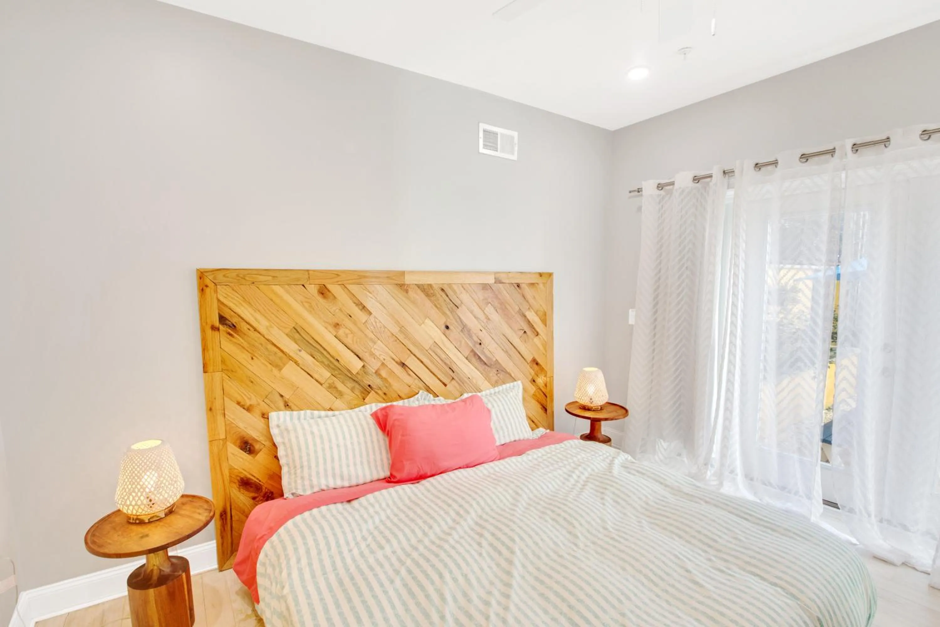 Bedroom, Bed in Spacious Oasis - Parking, Private Patio & Roofdeck