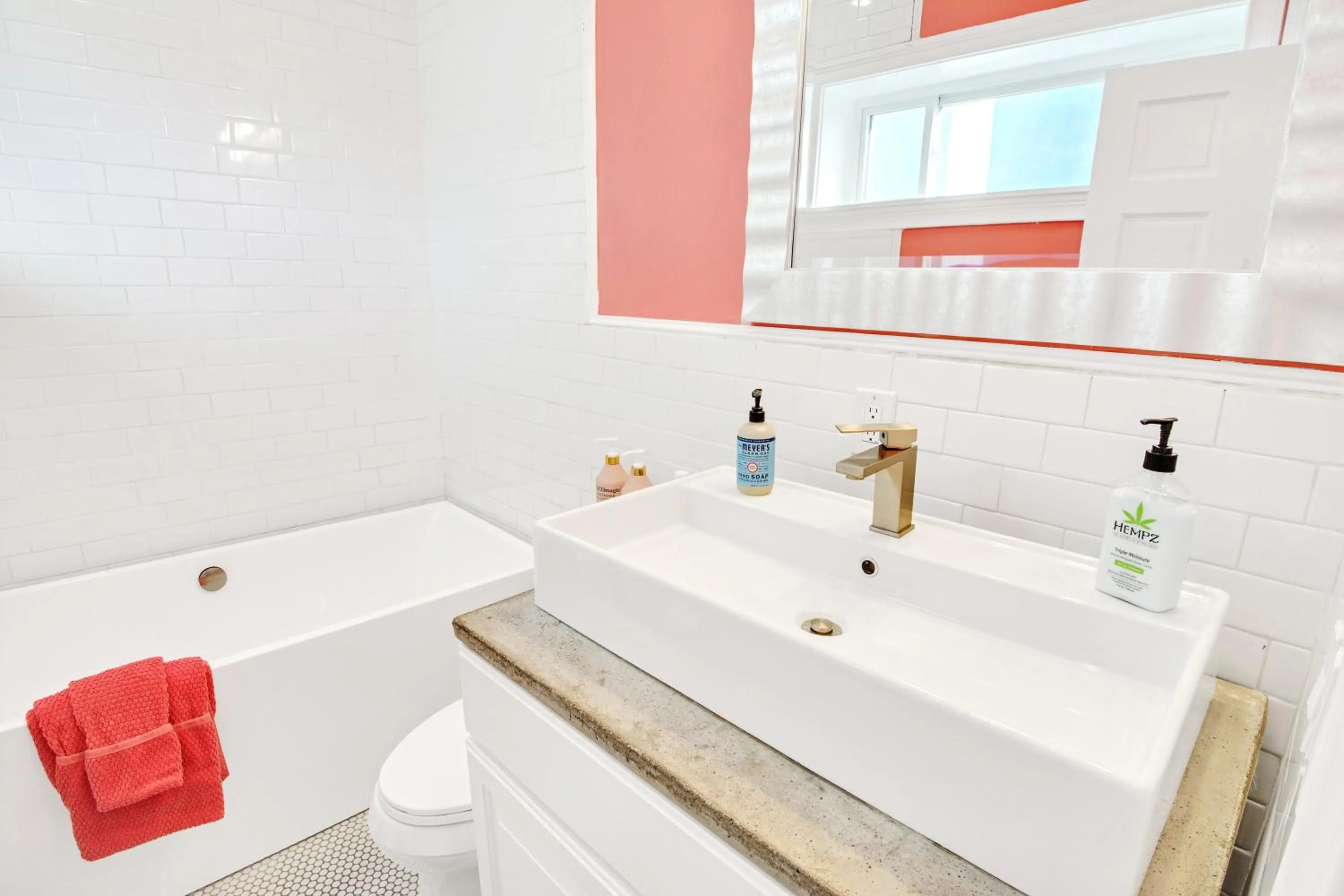 Bathroom in Spacious Oasis - Parking, Private Patio & Roofdeck