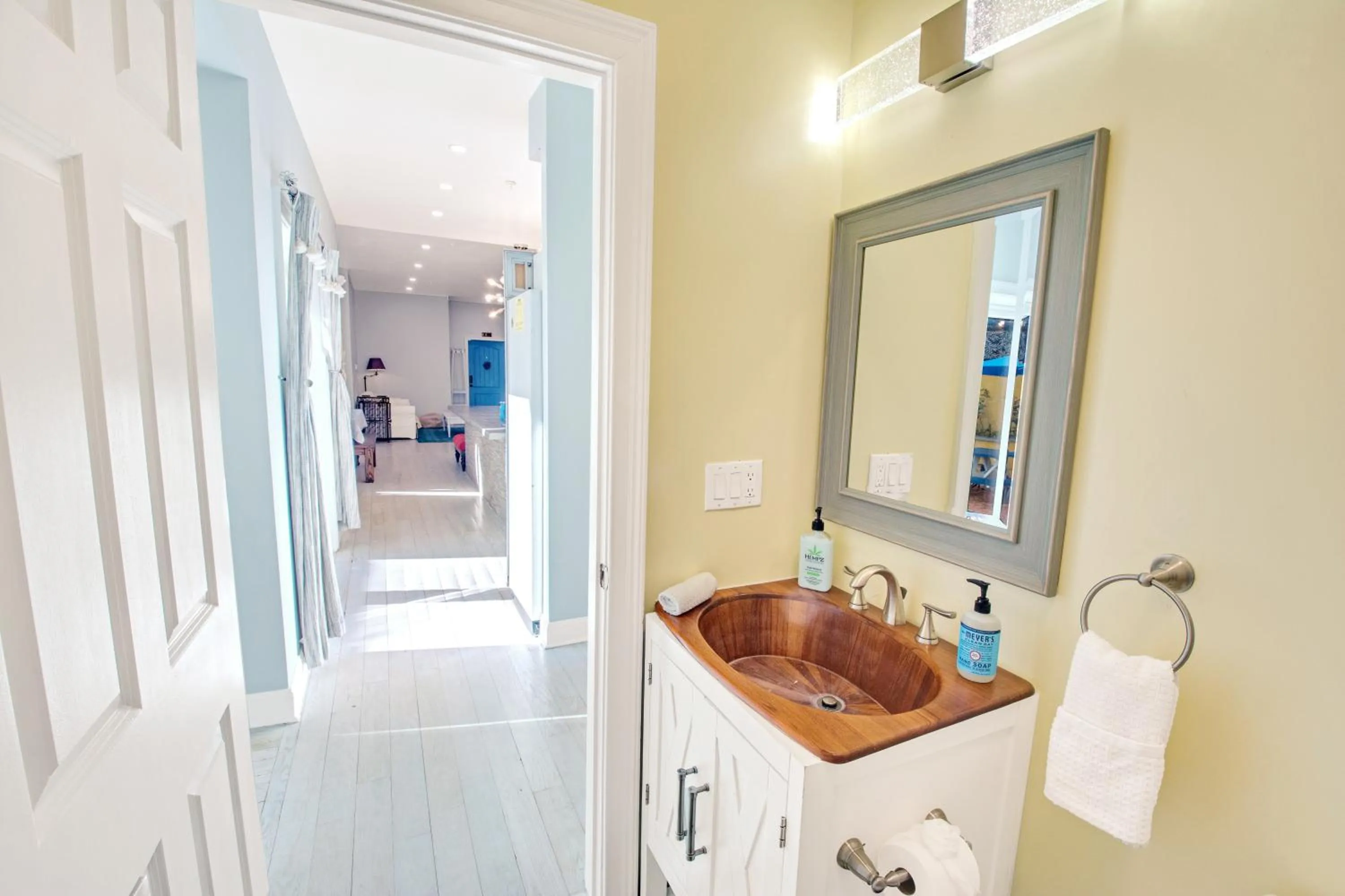 Bathroom in Spacious Oasis - Parking, Private Patio & Roofdeck