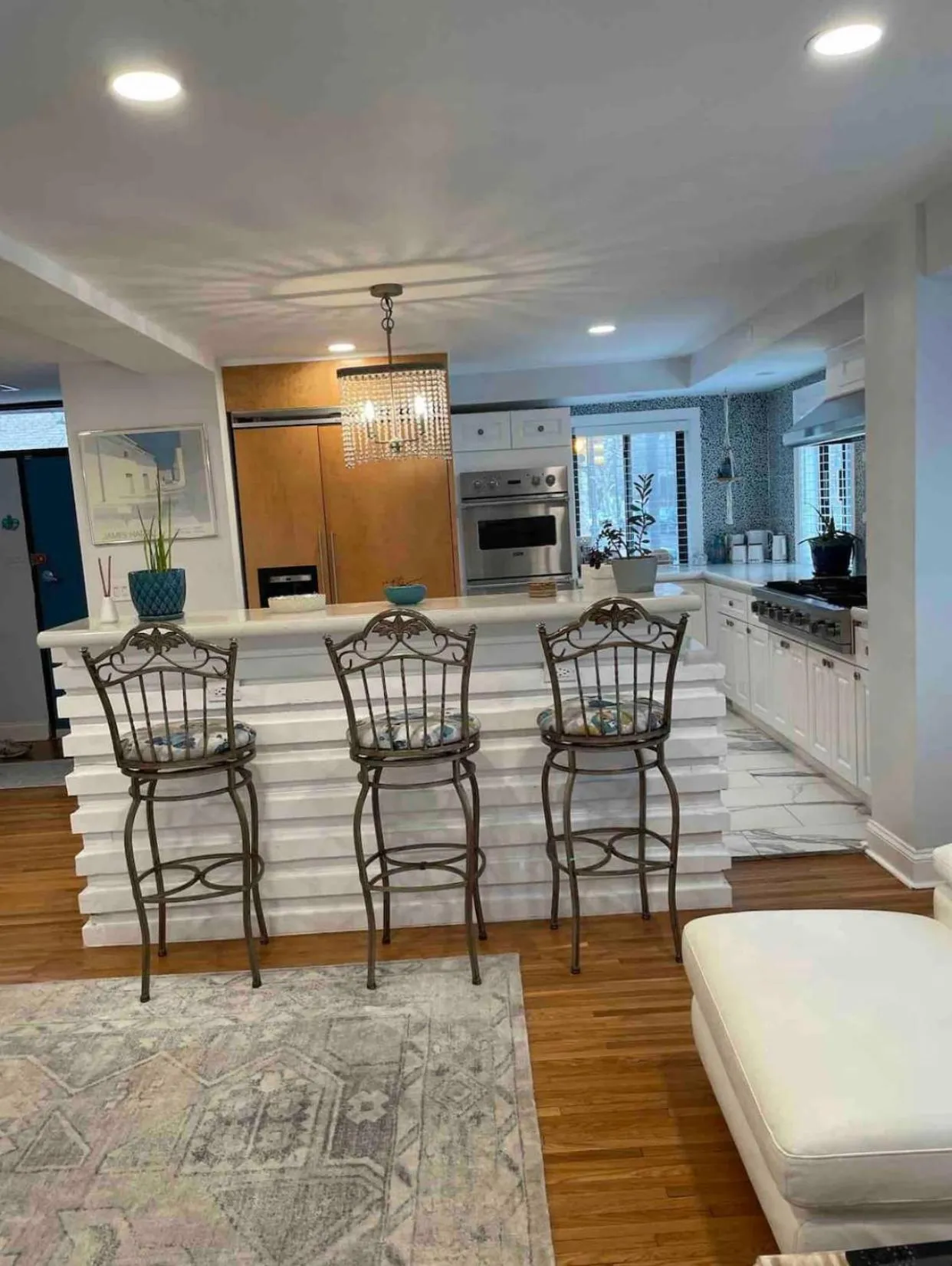 A Regal Retreat- Exclusive Parking, Prime Location