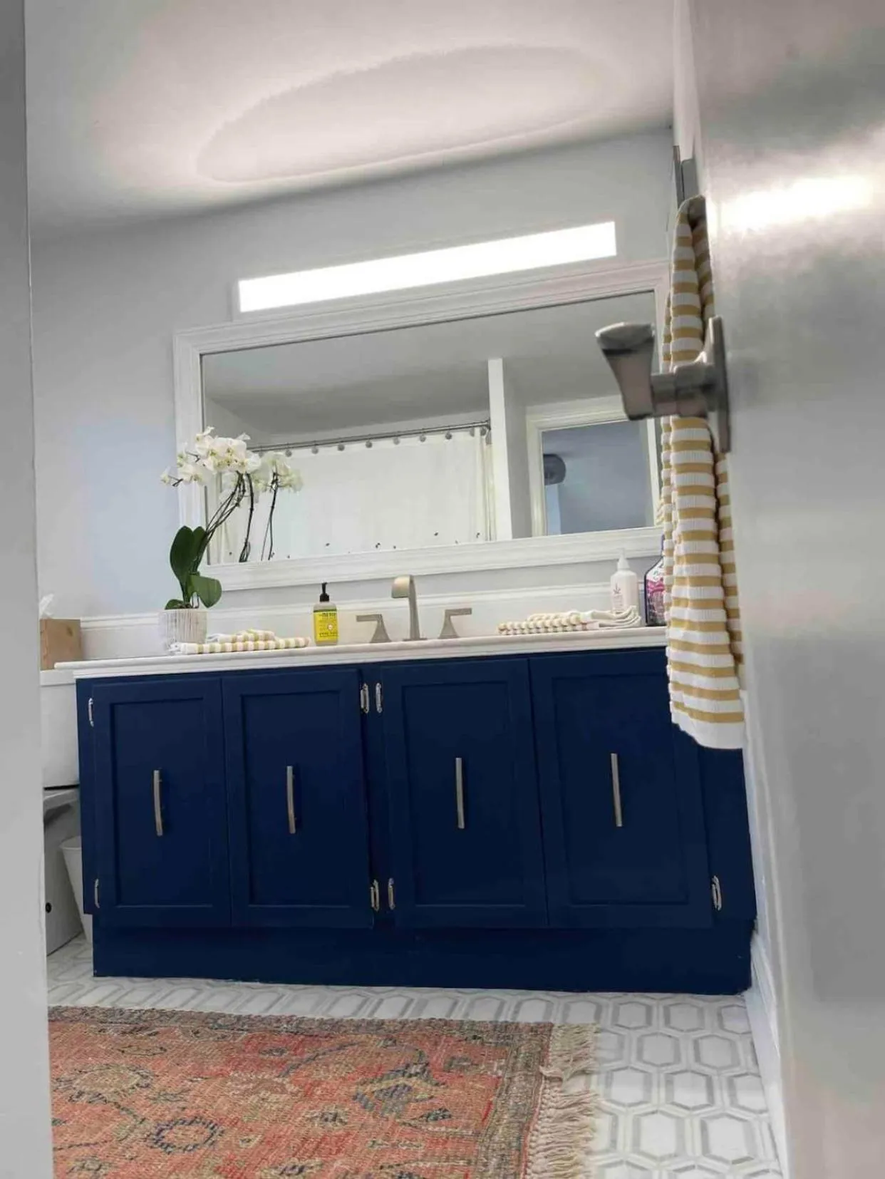 A Regal Retreat- Exclusive Parking, Prime Location