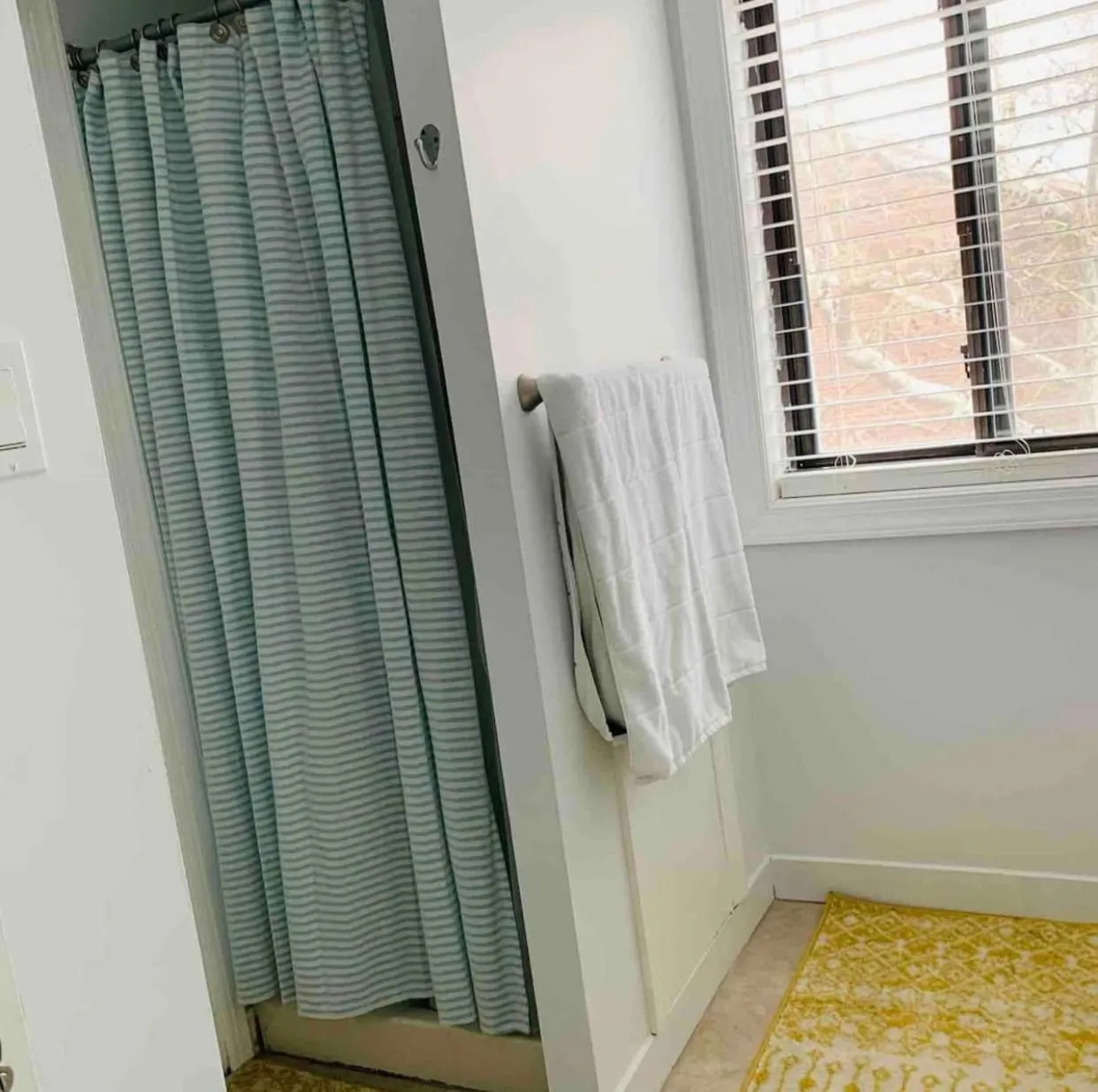 A Regal Retreat- Exclusive Parking, Prime Location