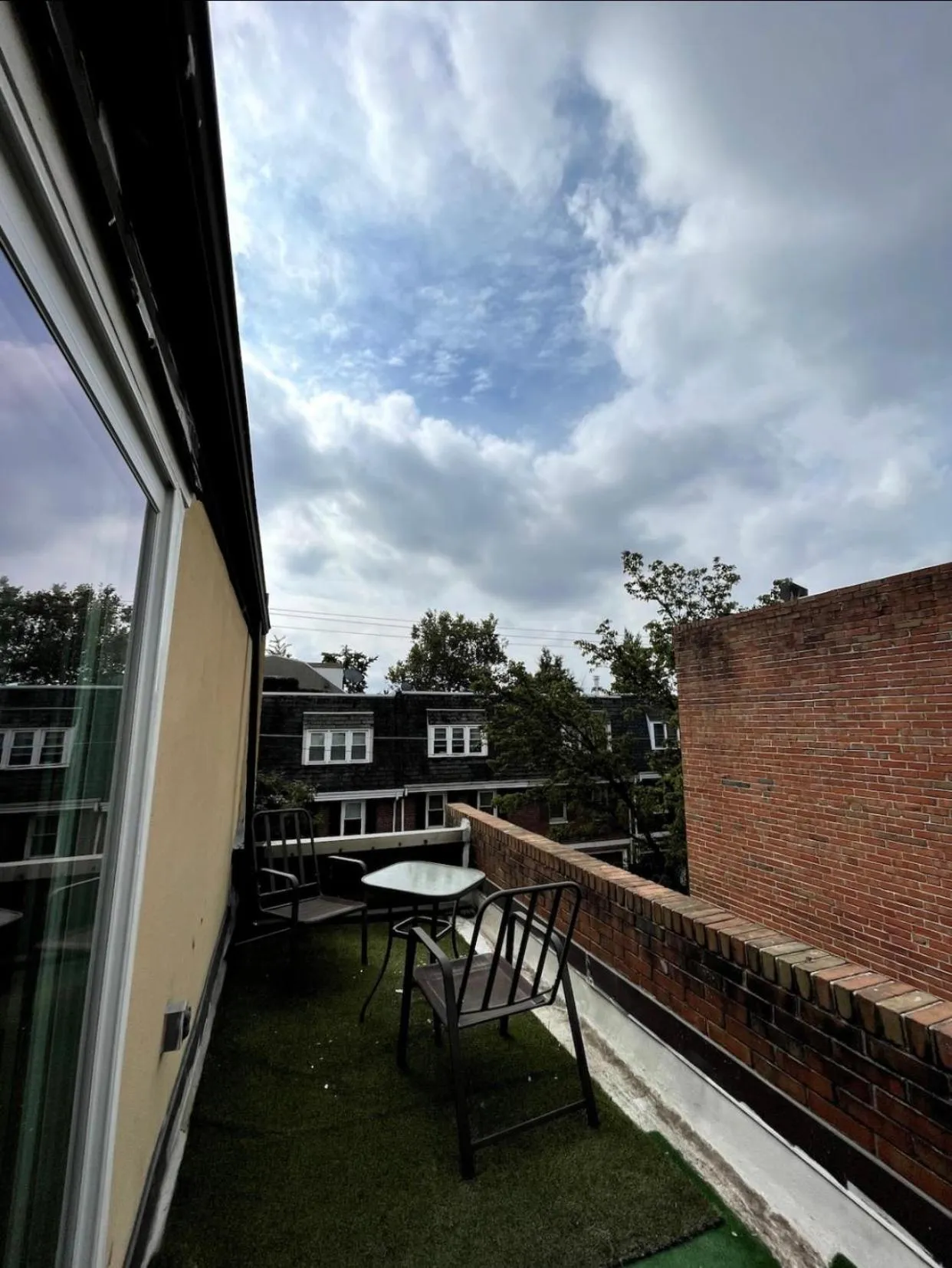 A Regal Retreat- Exclusive Parking, Prime Location