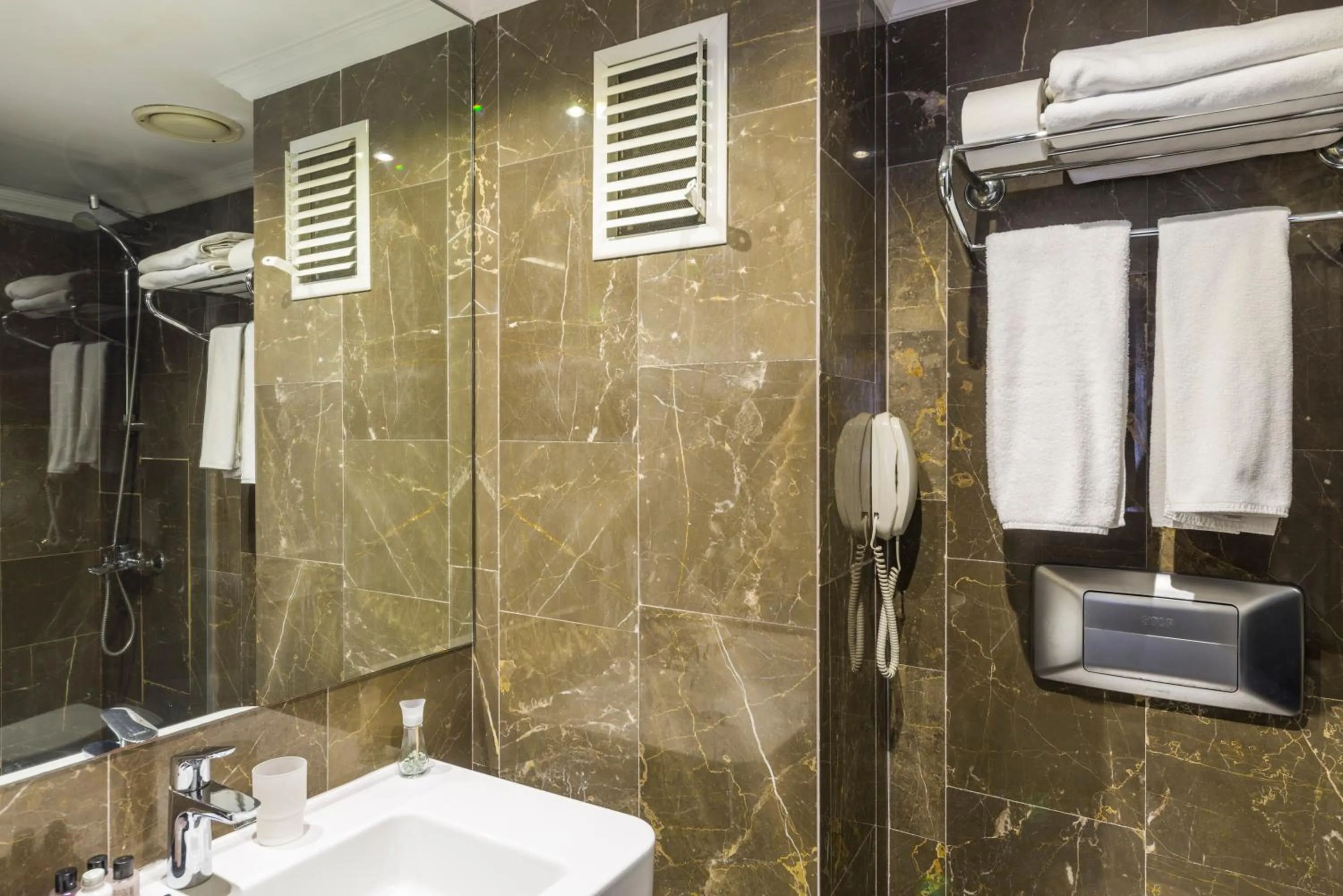 Shower in Semsan Hotel