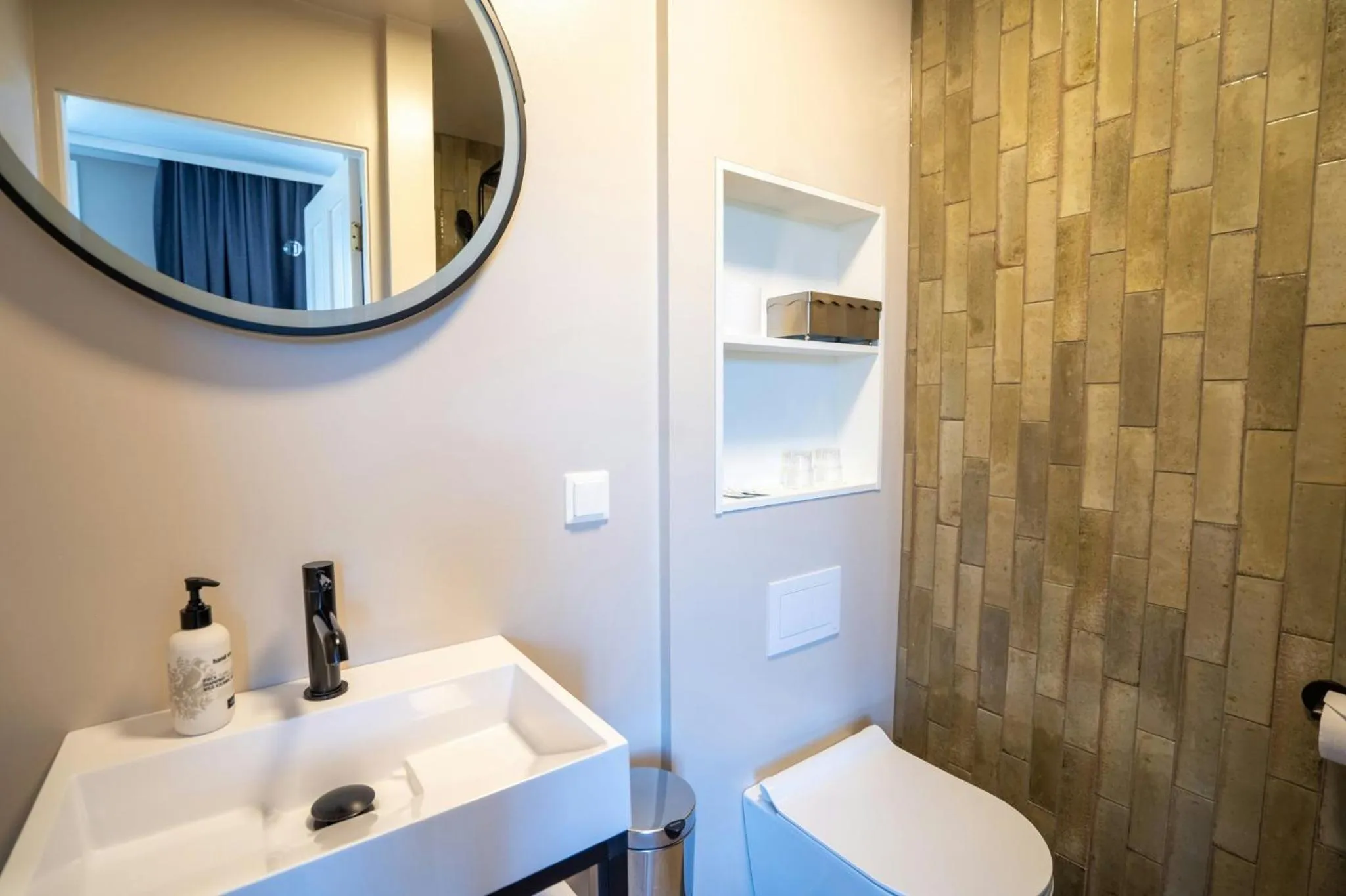 Bathroom in Gistihúsið - Lake Hotel Egilsstadir