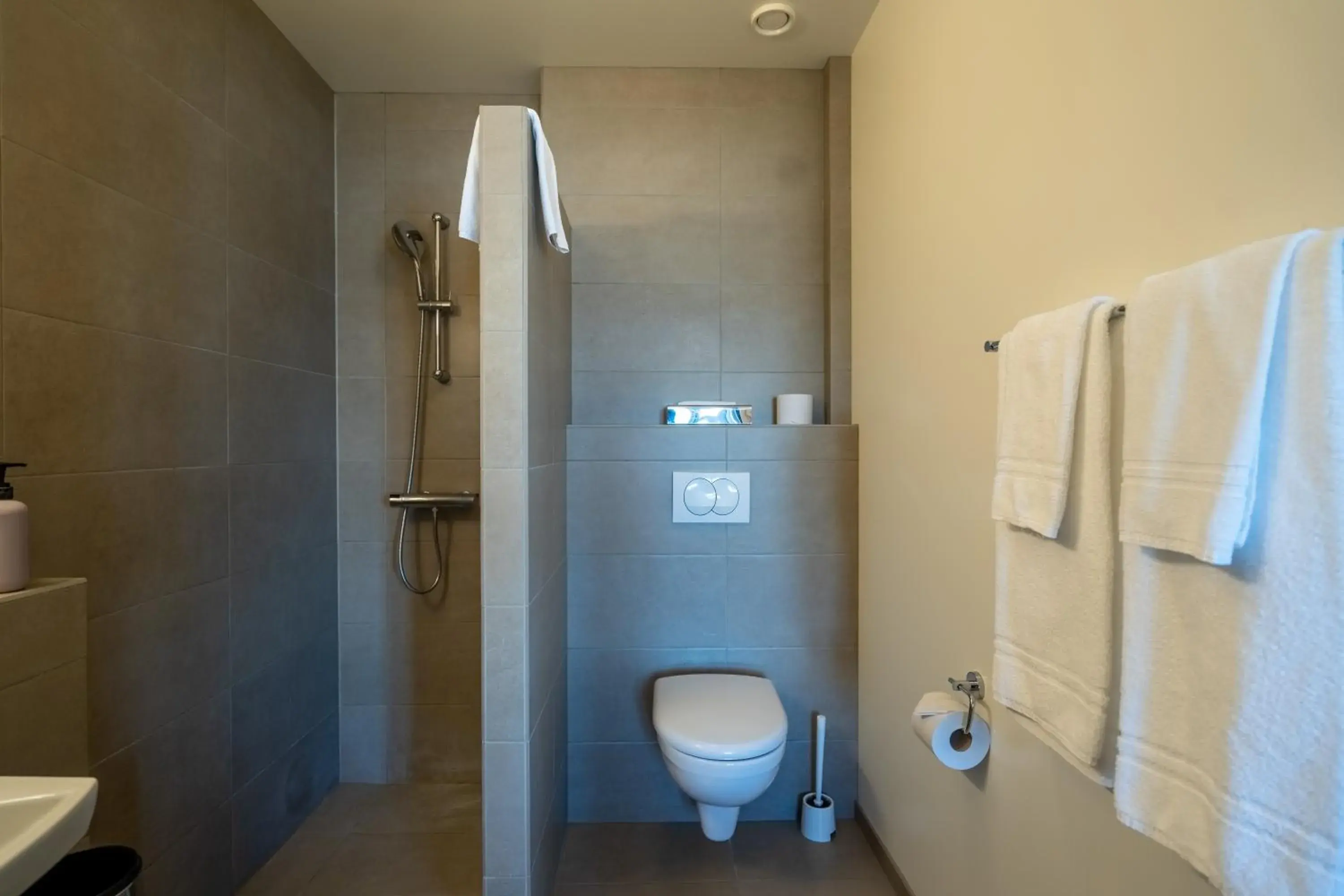 Superior Double Room with Lake View in Gistihúsið - Lake Hotel Egilsstadir Superior Double Room with Lake View in Gistihúsið - Lake Hotel Egilsstadir