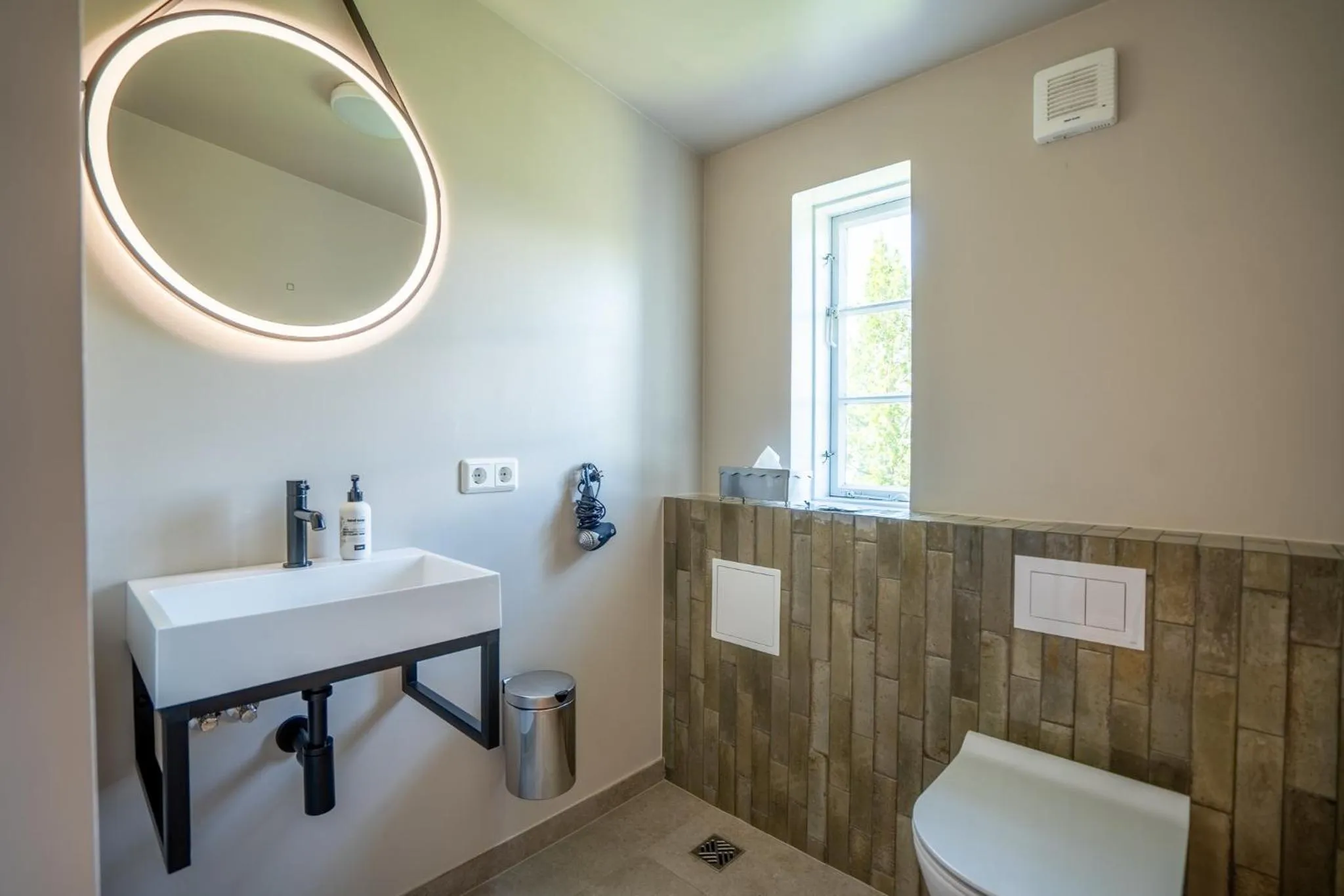 Bathroom in Gistihúsið - Lake Hotel Egilsstadir