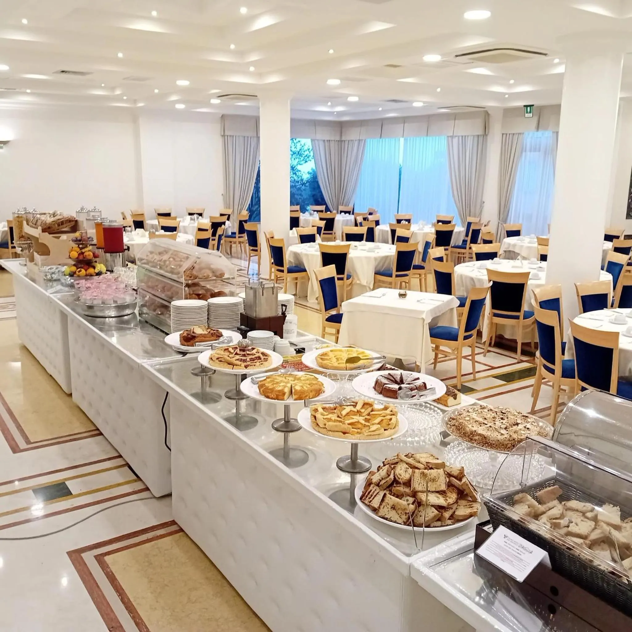 Breakfast in Palace Hotel San Michele