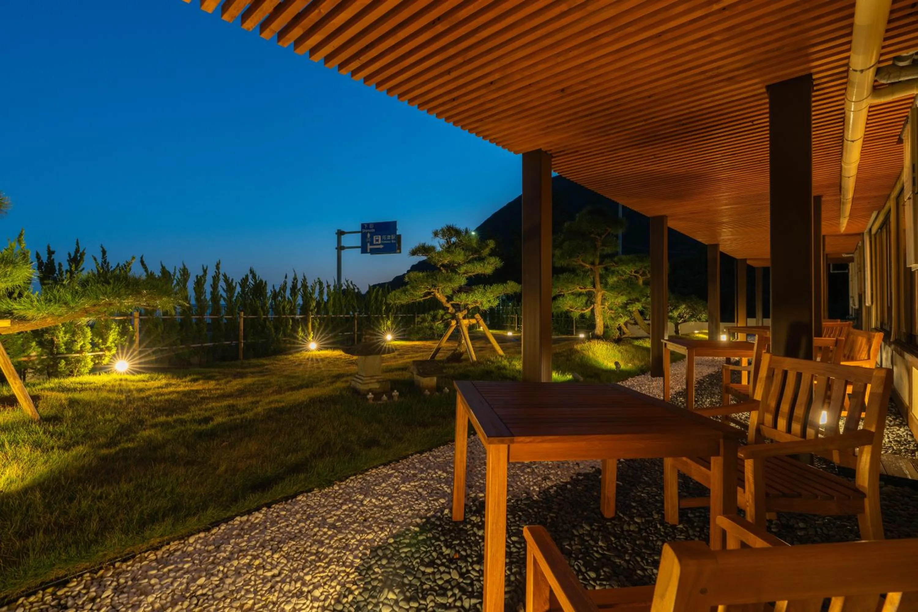 Night in Isoaruki no Yuyado Ushiogumo -6 years or older-