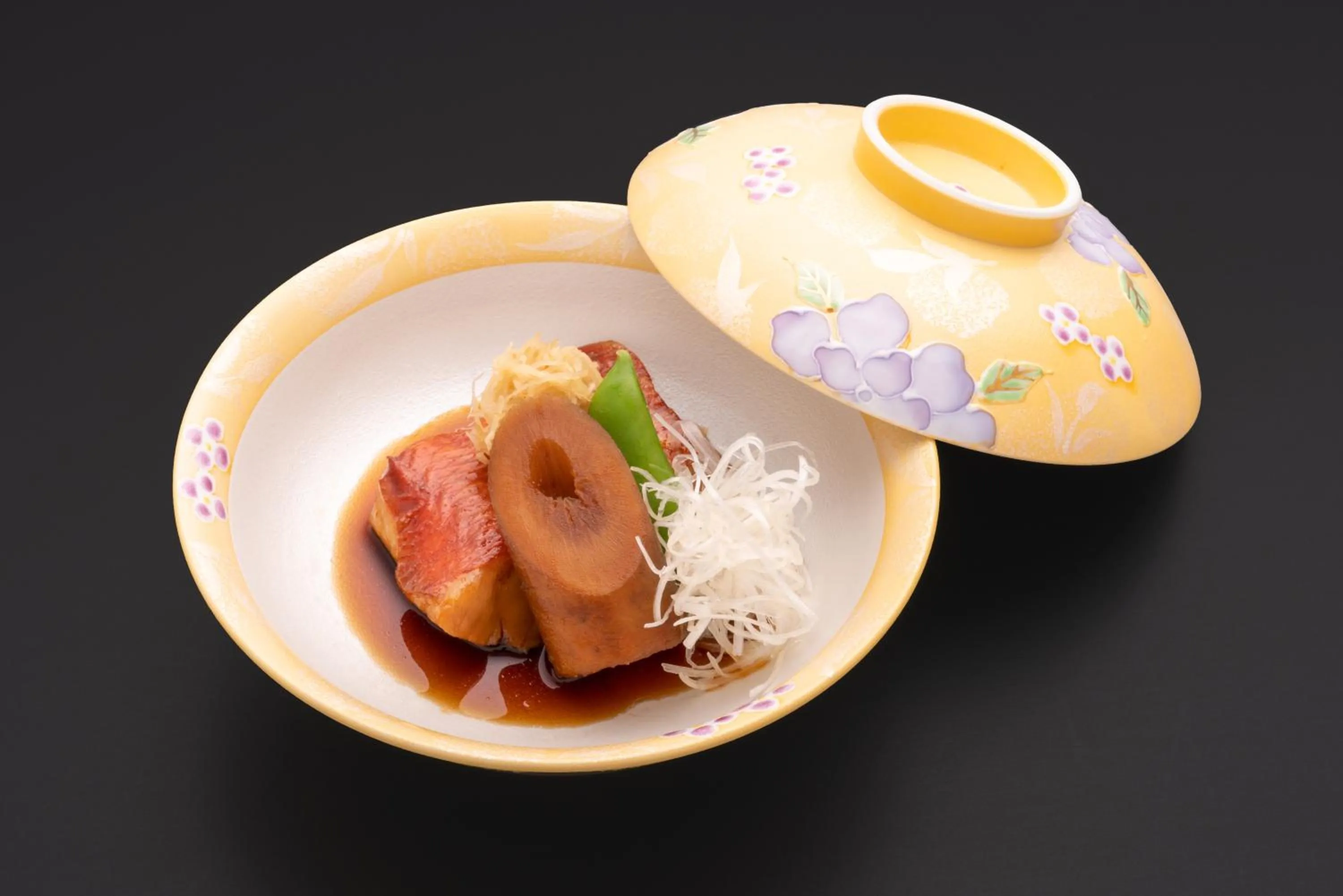 Food close-up in Isoaruki no Yuyado Ushiogumo -6 years or older-