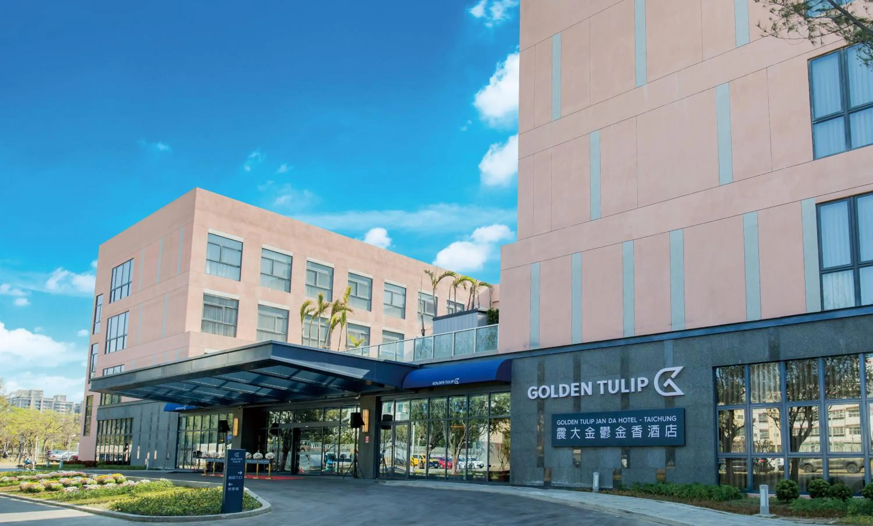 Facade/entrance in JANDA Golden Tulip Hotel