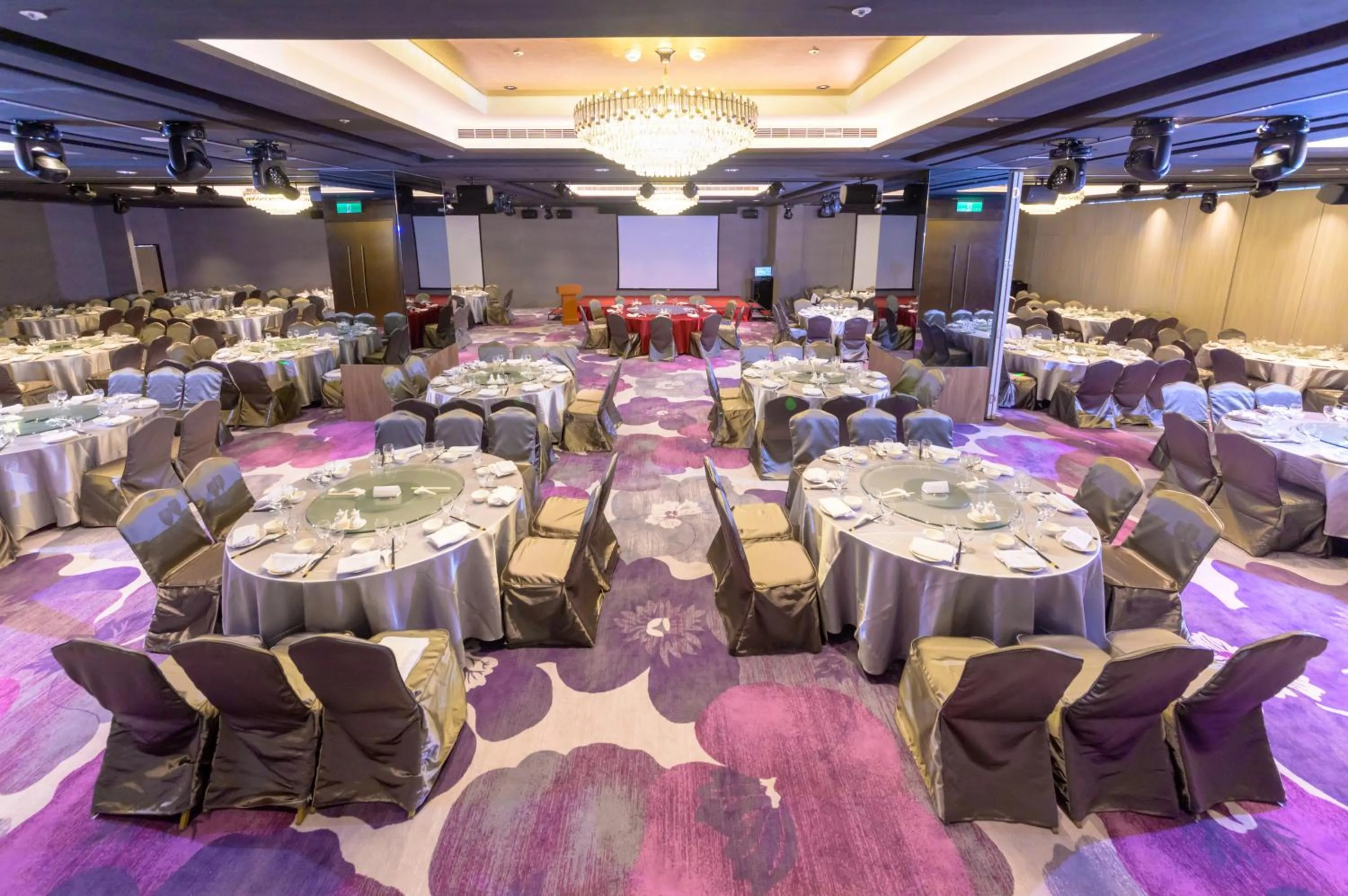 Restaurant/places to eat in JANDA Golden Tulip Hotel