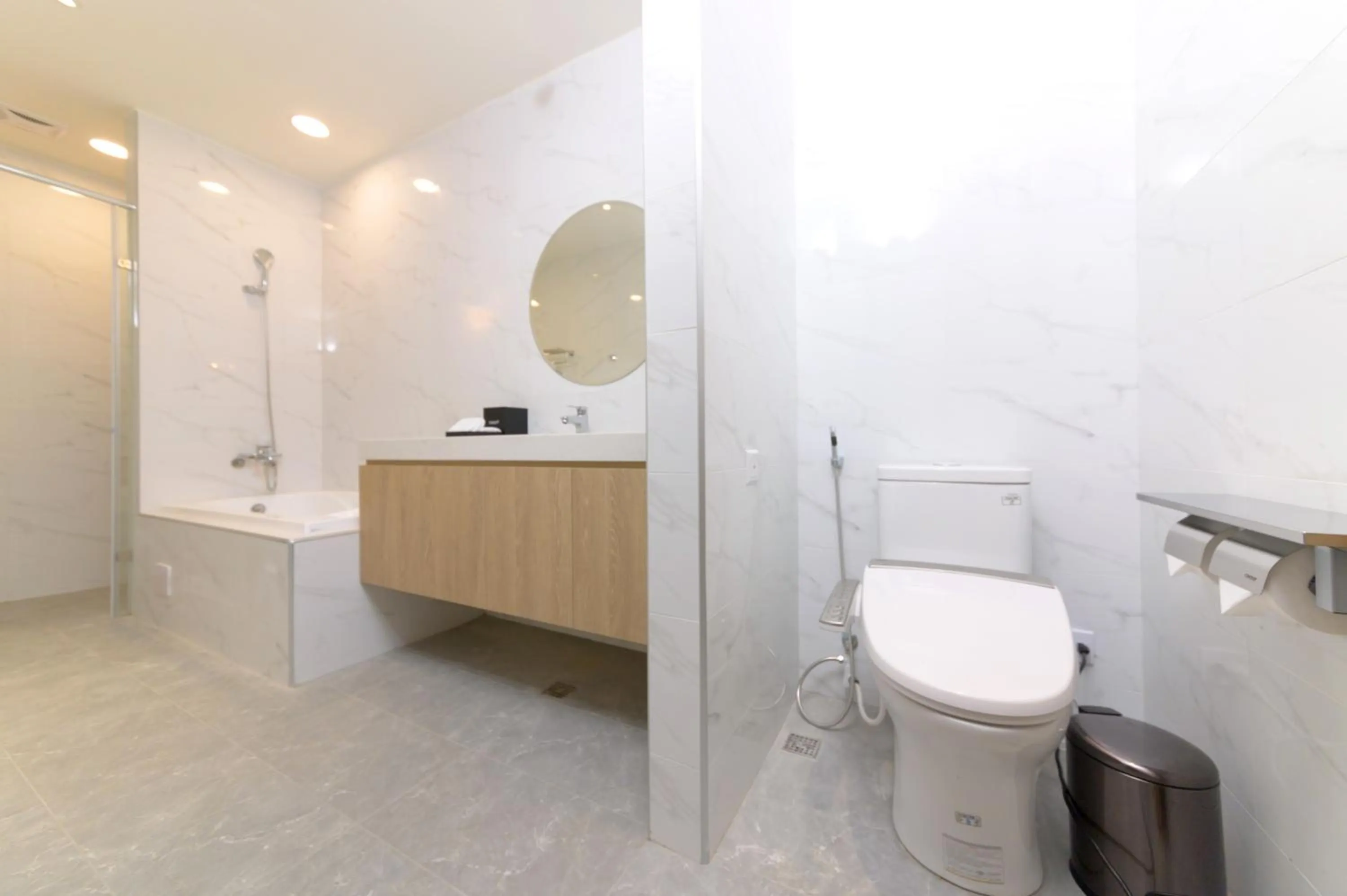 Shower in JANDA Golden Tulip Hotel