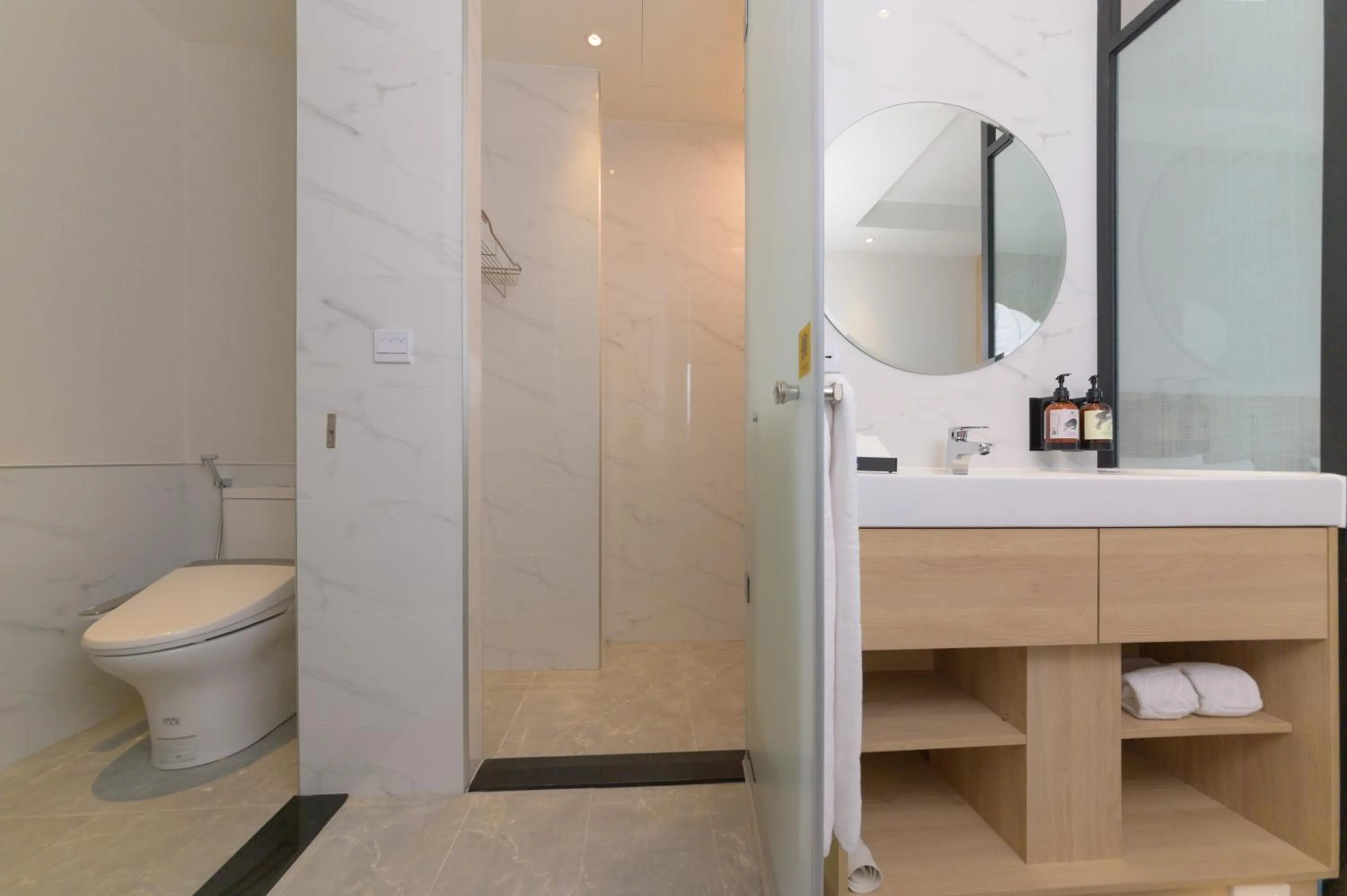 Toilet in JANDA Golden Tulip Hotel