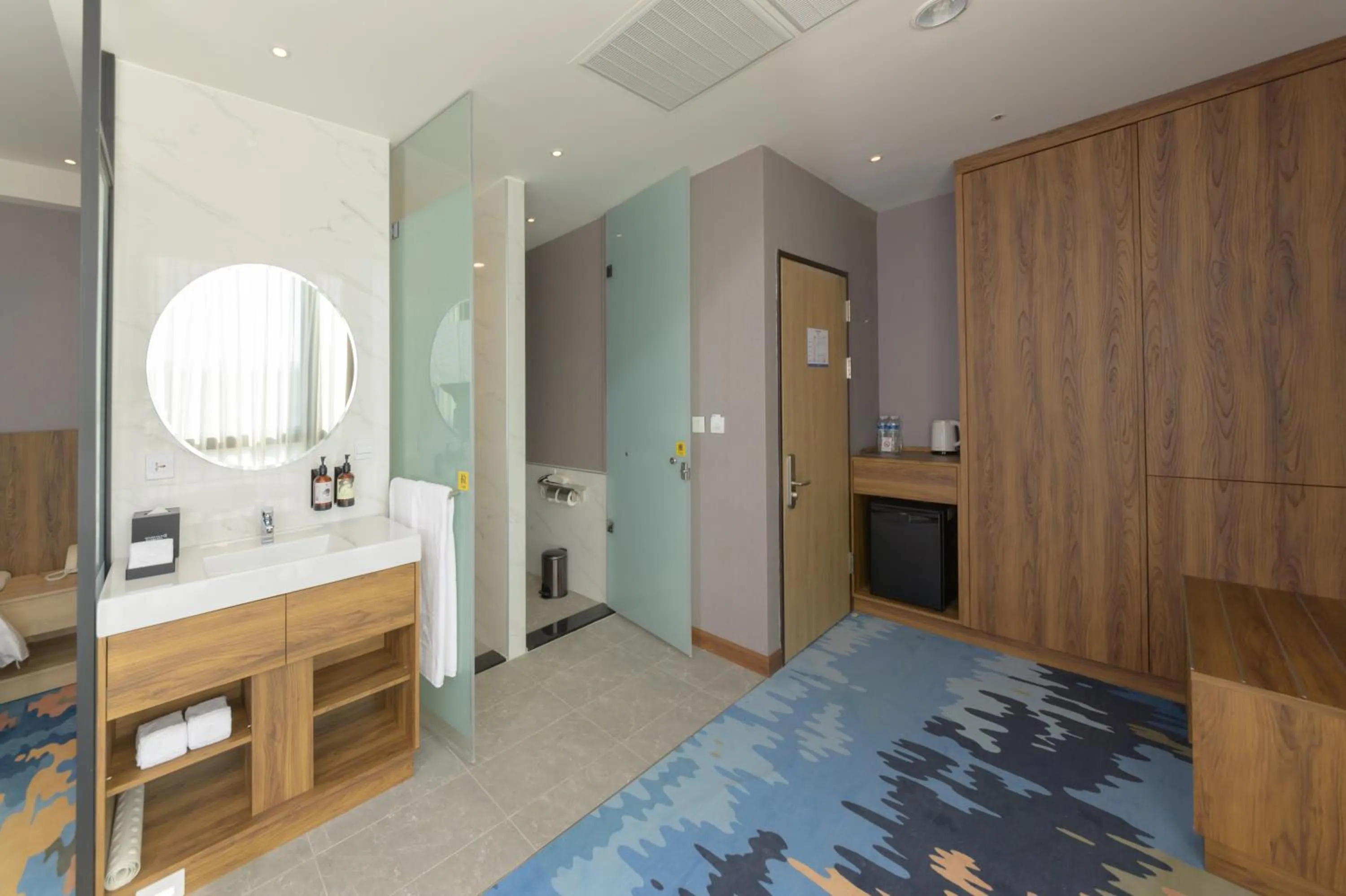 Seating area, Bed in JANDA Golden Tulip Hotel