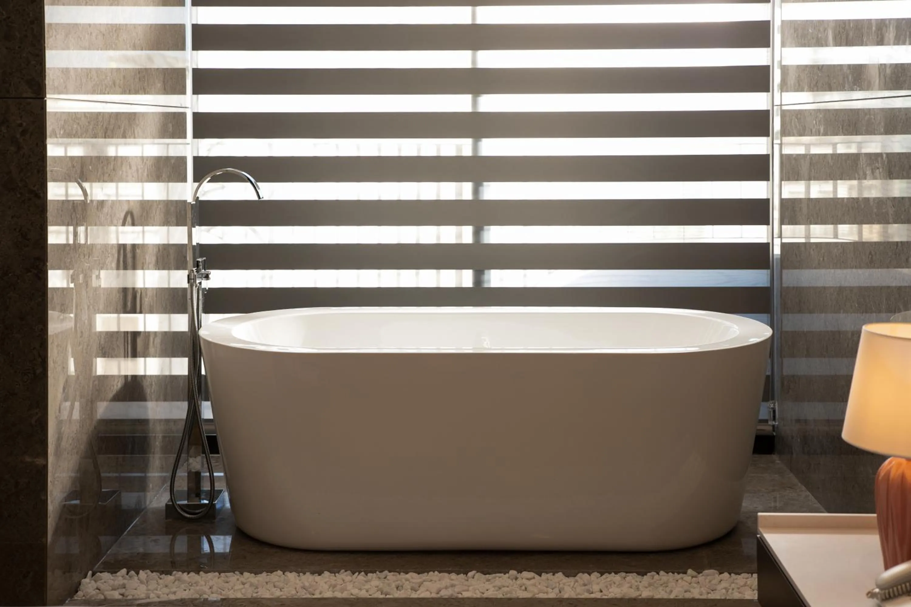 Bath in Golden Lotus Grand Da Nang - Panoramic Rooftop Bar & Daily Afternoon Tea