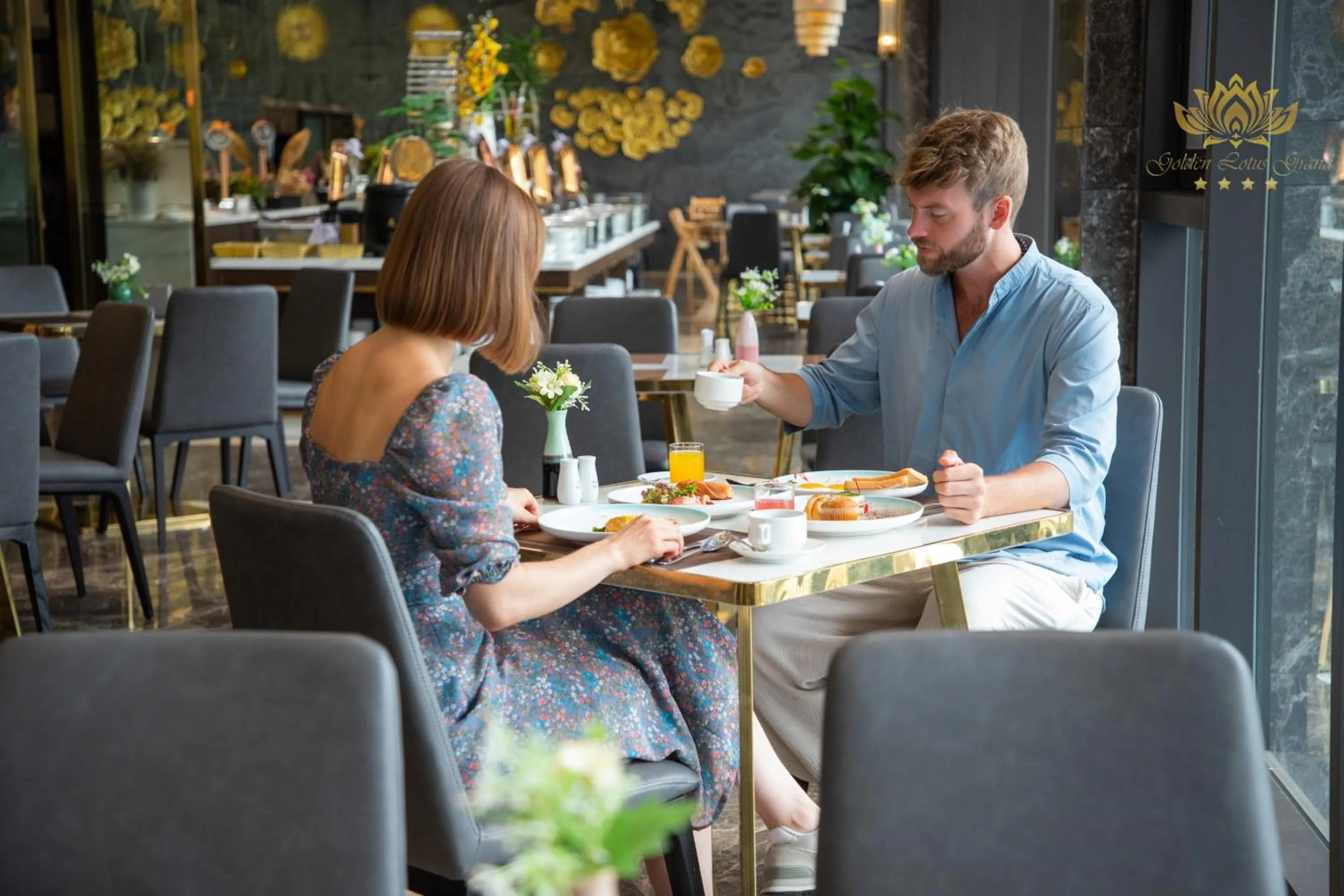 Restaurant/places to eat in Golden Lotus Grand Da Nang - Panoramic Rooftop Bar & Daily Afternoon Tea