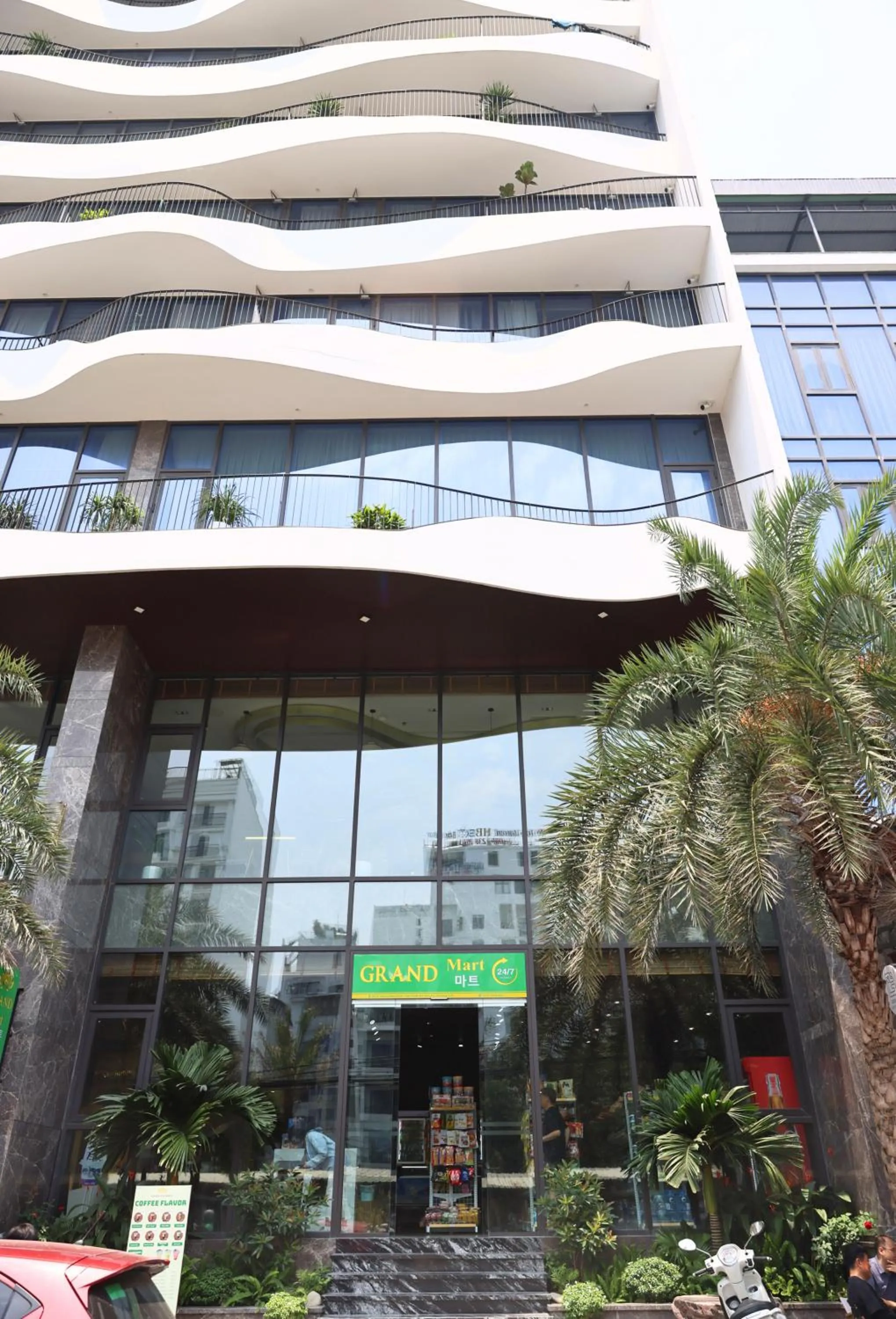 Supermarket/grocery shop in Golden Lotus Grand Da Nang - Panoramic Rooftop Bar & Daily Afternoon Tea