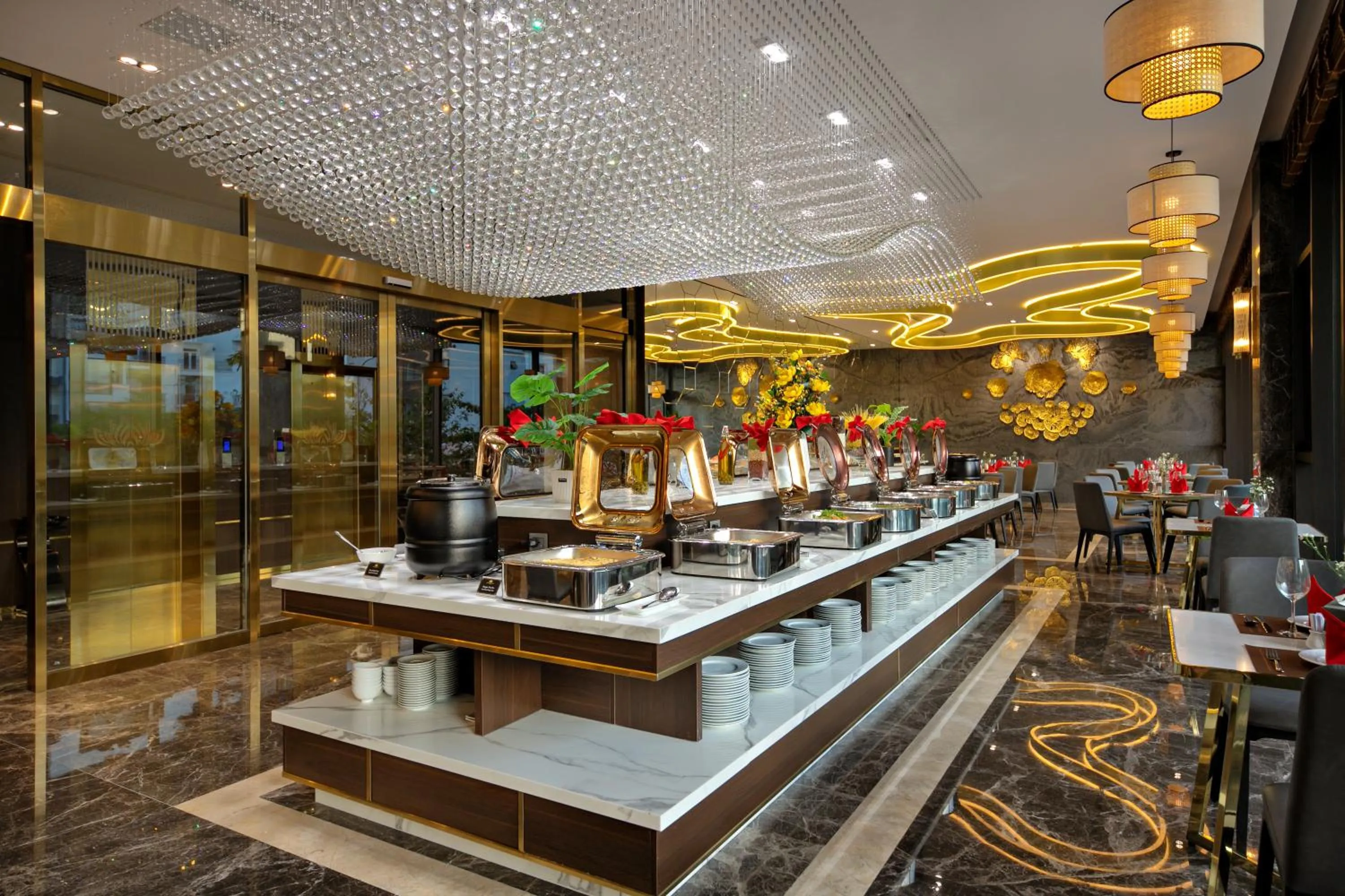 Restaurant/places to eat in Golden Lotus Grand Da Nang - Panoramic Rooftop Bar & Daily Afternoon Tea