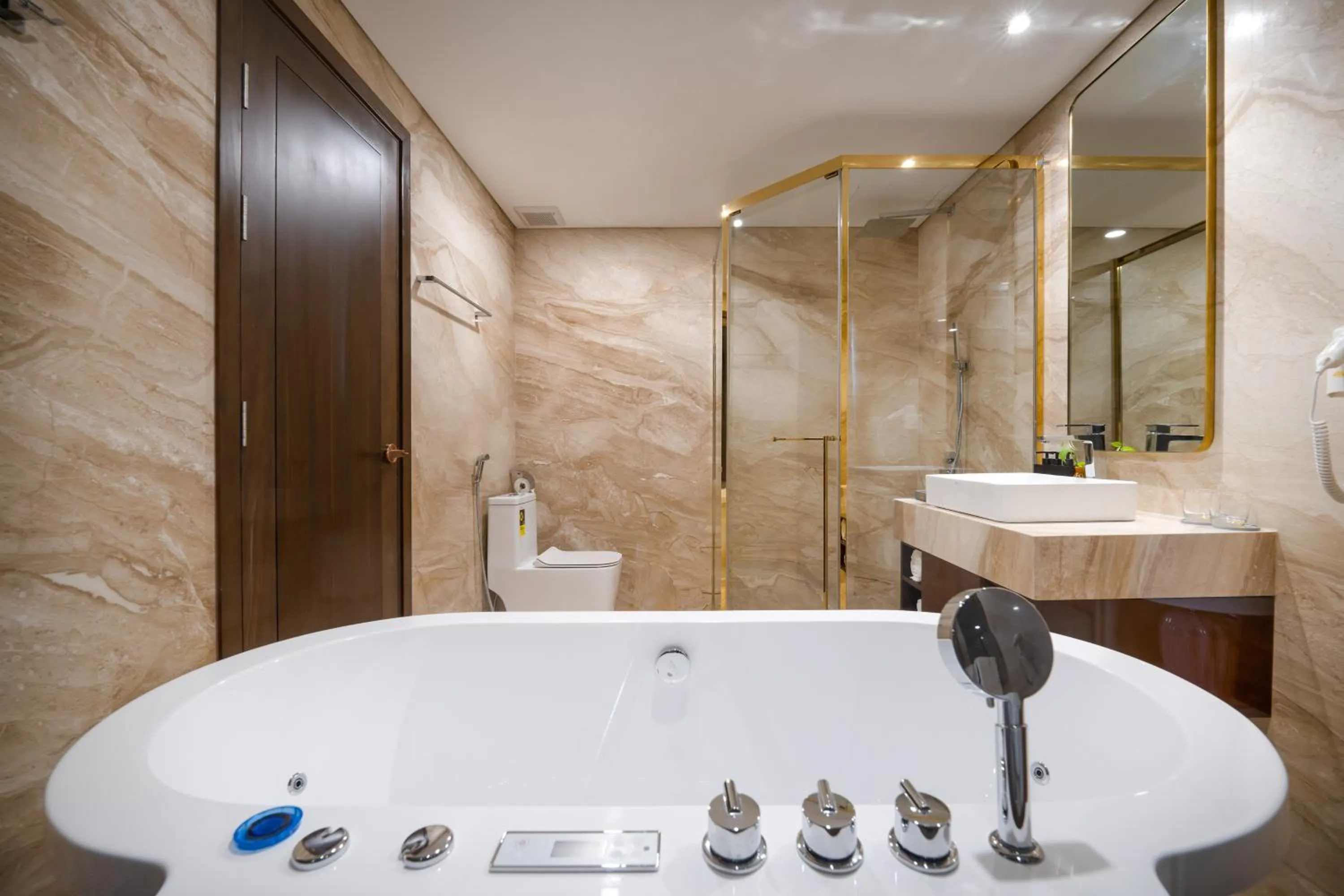 Shower in Golden Lotus Grand Da Nang - Panoramic Rooftop Bar & Daily Afternoon Tea