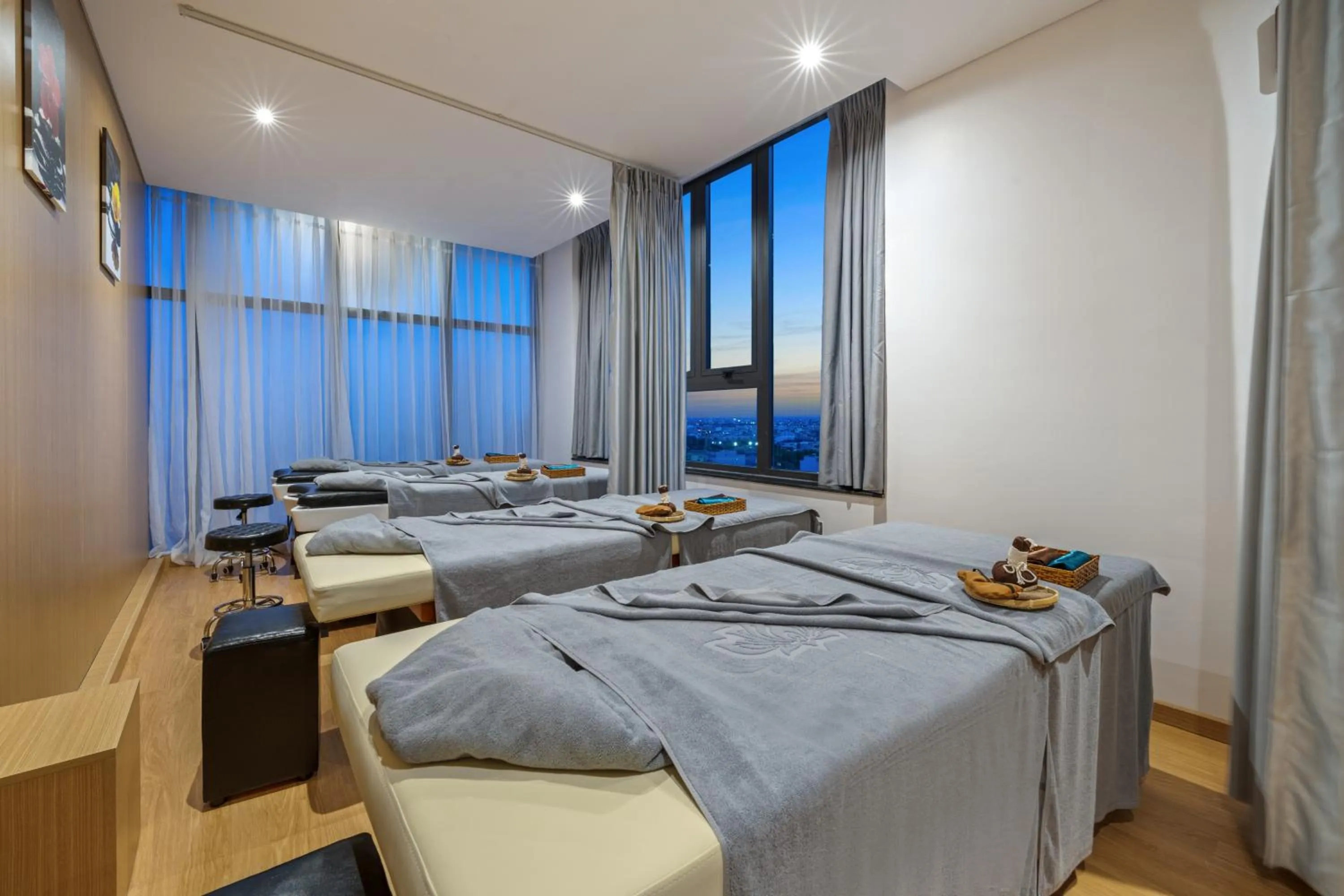 Massage, Bed in Golden Lotus Grand Da Nang - Panoramic Rooftop Bar & Daily Afternoon Tea