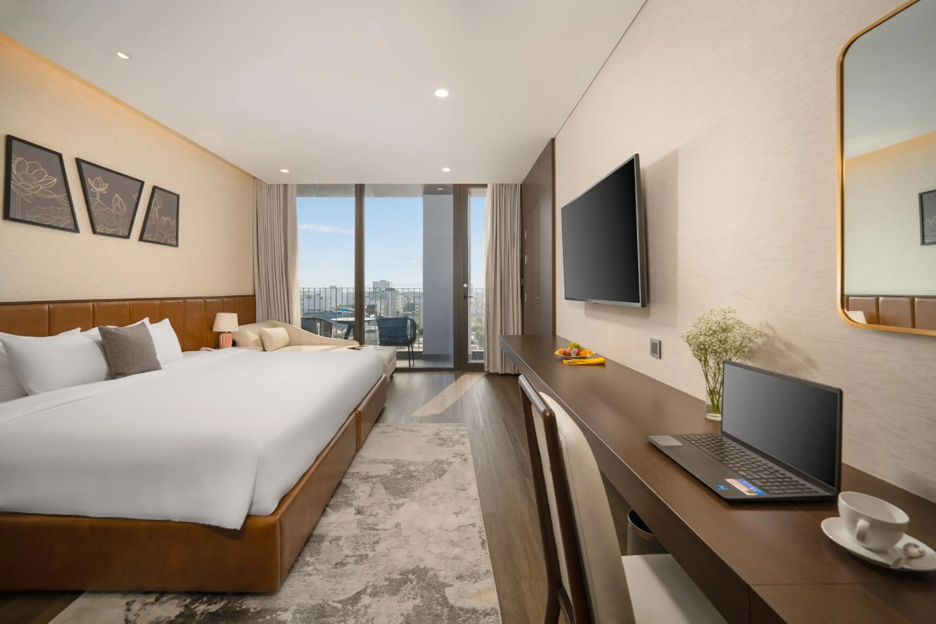 Bed in Golden Lotus Grand Da Nang - Panoramic Rooftop Bar & Daily Afternoon Tea