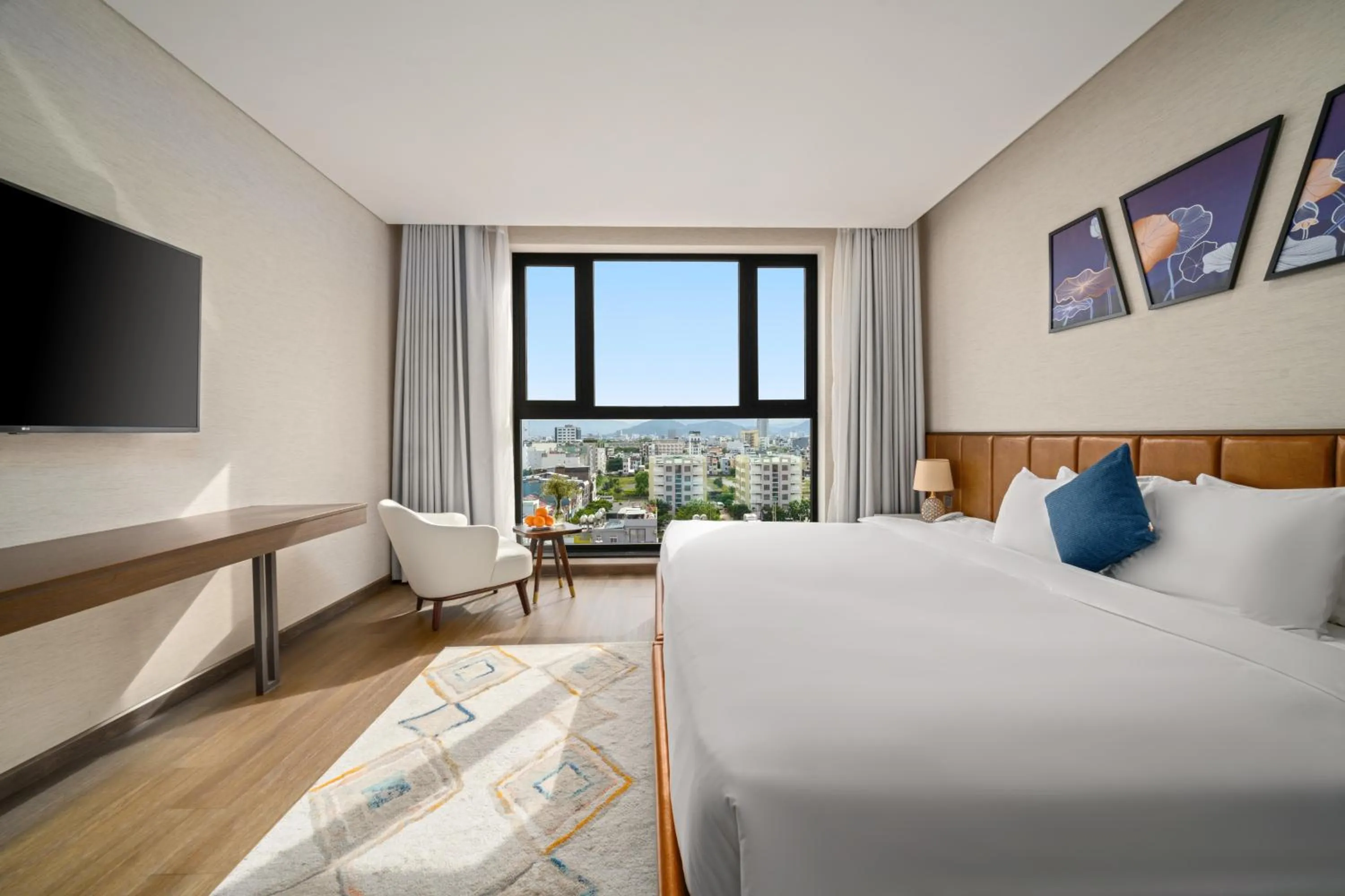 Bed in Golden Lotus Grand Da Nang - Panoramic Rooftop Bar & Daily Afternoon Tea