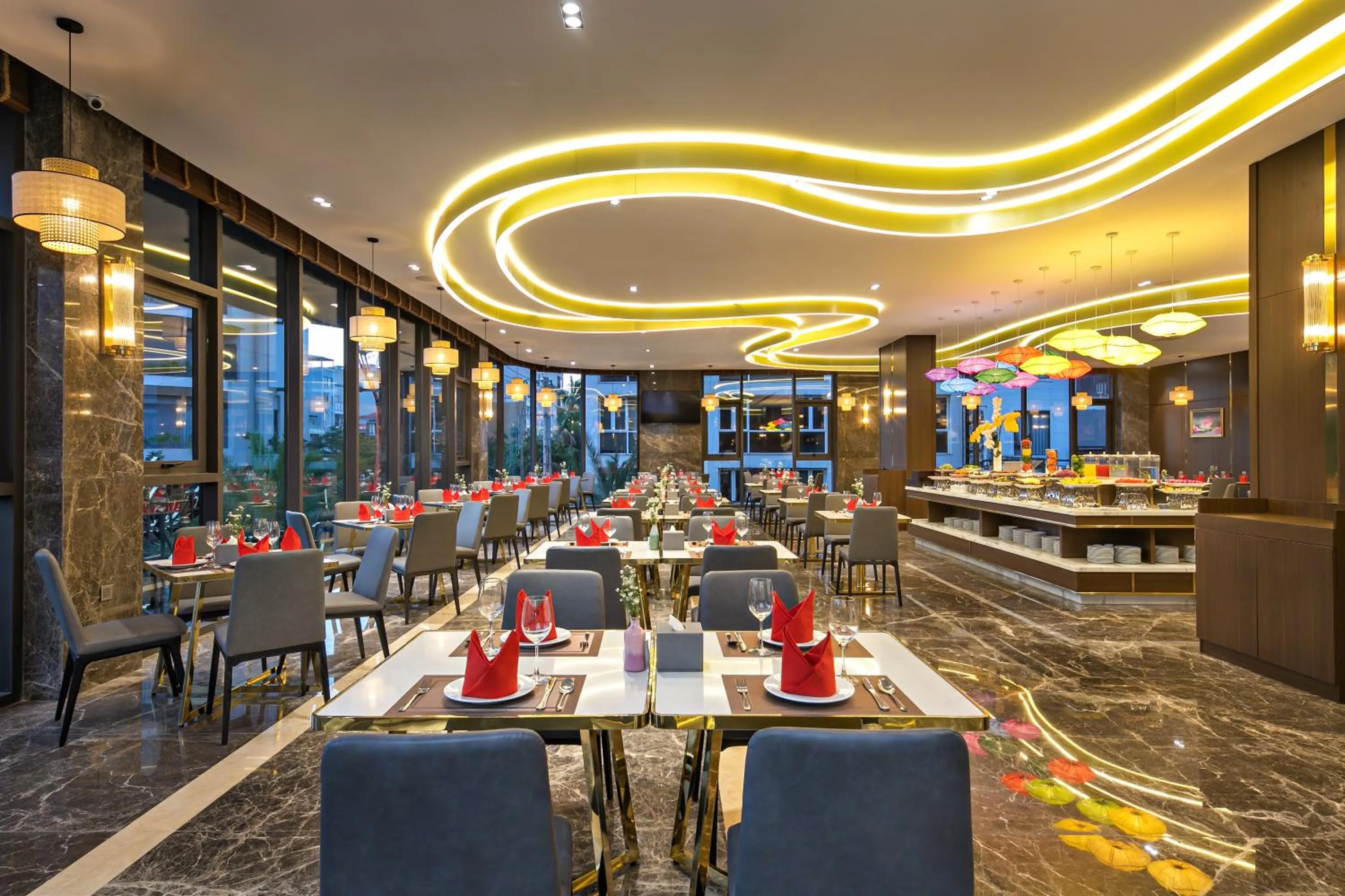 Property building in Golden Lotus Grand Da Nang - Panoramic Rooftop Bar & Daily Afternoon Tea