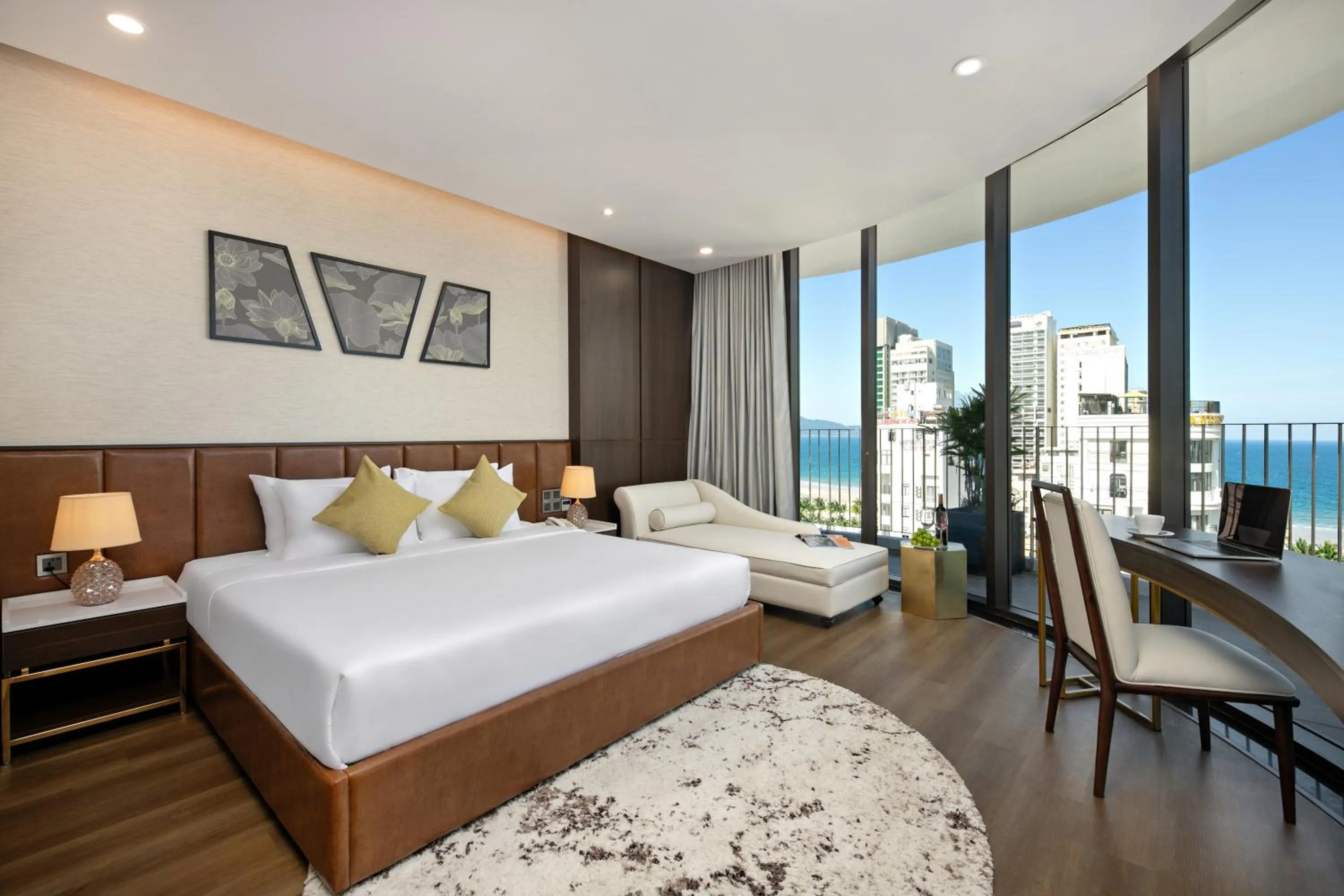 Bed in Golden Lotus Grand Da Nang - Panoramic Rooftop Bar & Daily Afternoon Tea