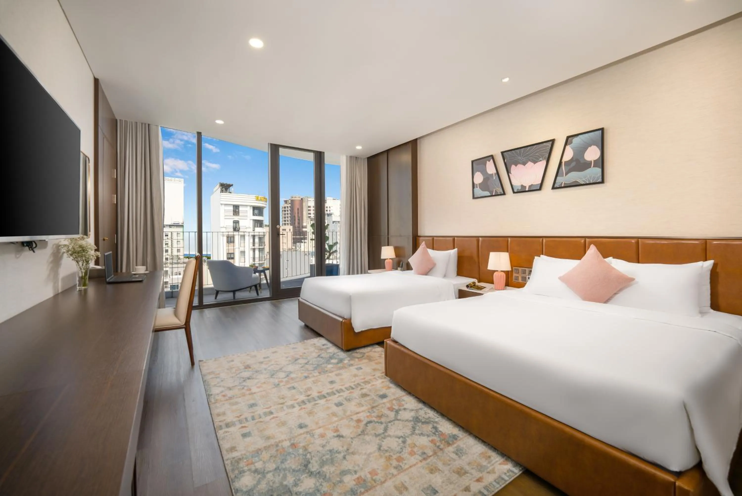 Communal lounge/ TV room, Bed in Golden Lotus Grand Da Nang - Panoramic Rooftop Bar & Daily Afternoon Tea