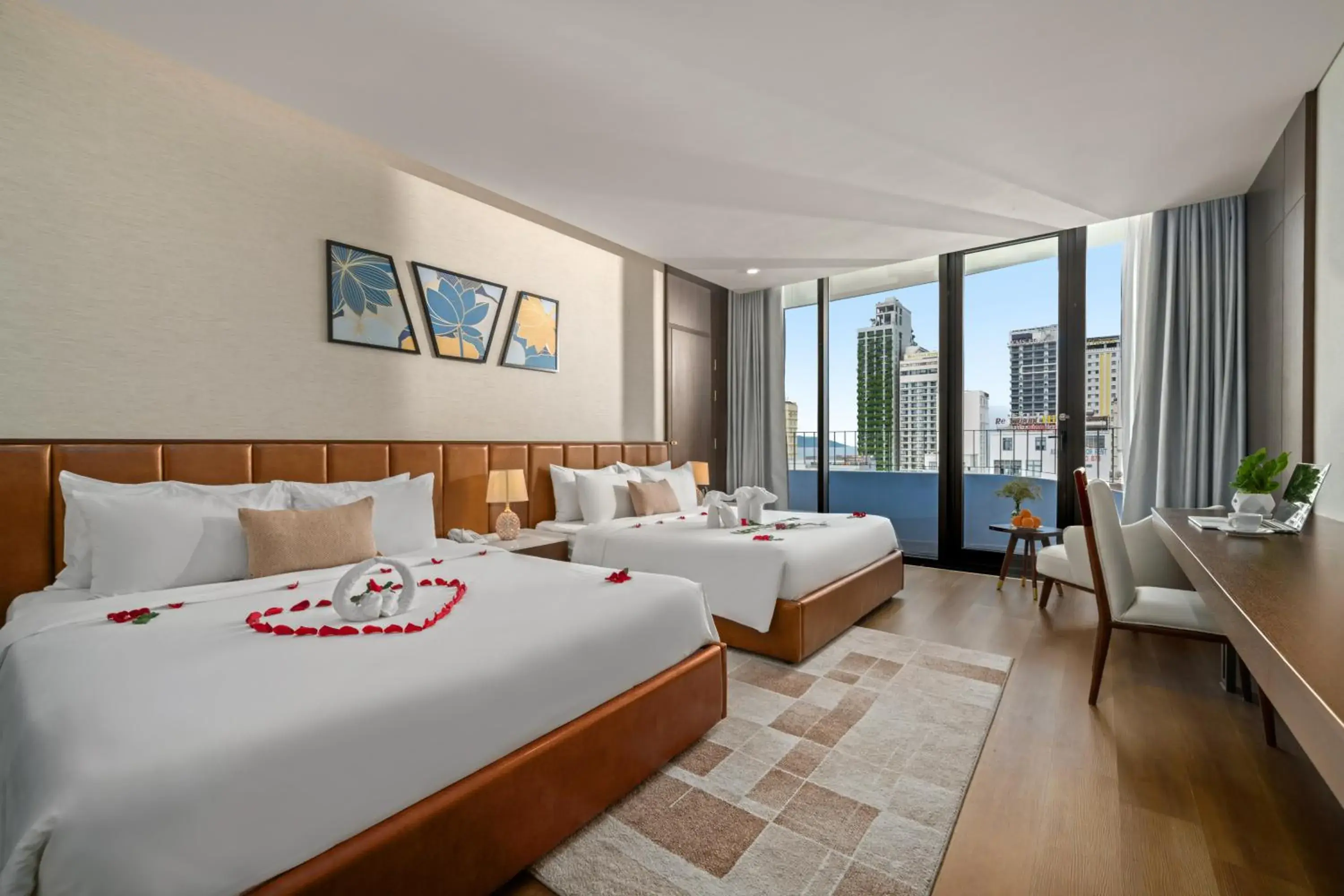 Deluxe with Balcony and Sea View - High Floor in Golden Lotus Grand Da Nang - Panoramic Rooftop Bar & Daily Afternoon Tea Deluxe with Balcony and Sea View - High Floor in Golden Lotus Grand Da Nang - Panoramic Rooftop Bar & Daily Afternoon Tea