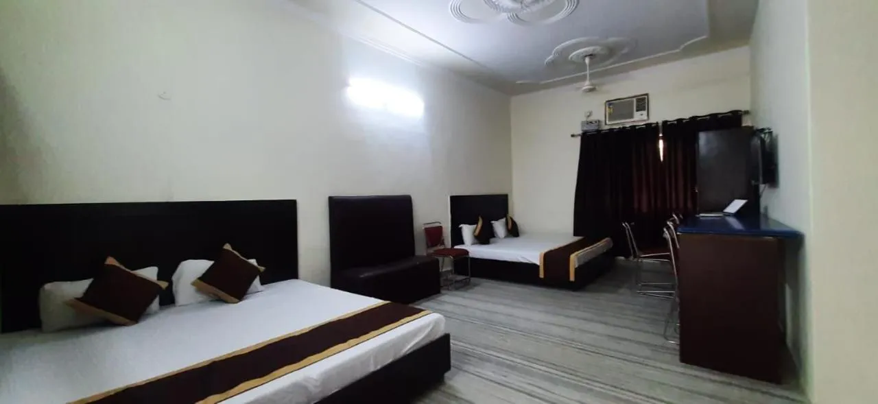 Bed in Hotel THE BIRD Dehradun