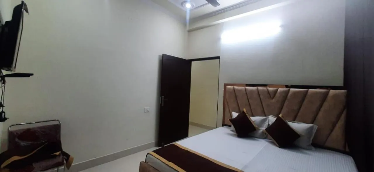 Bed in Hotel THE BIRD Dehradun