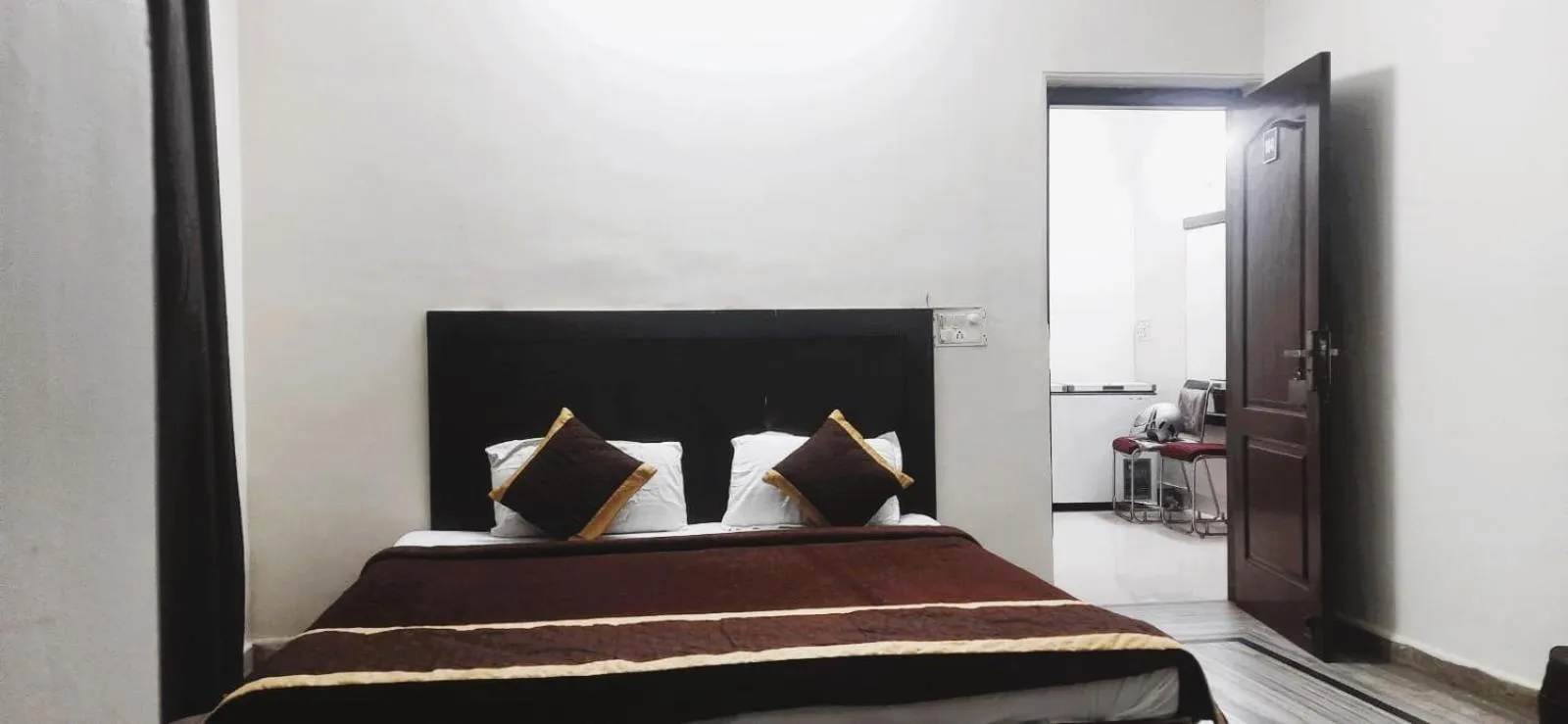 Bed in Hotel THE BIRD Dehradun