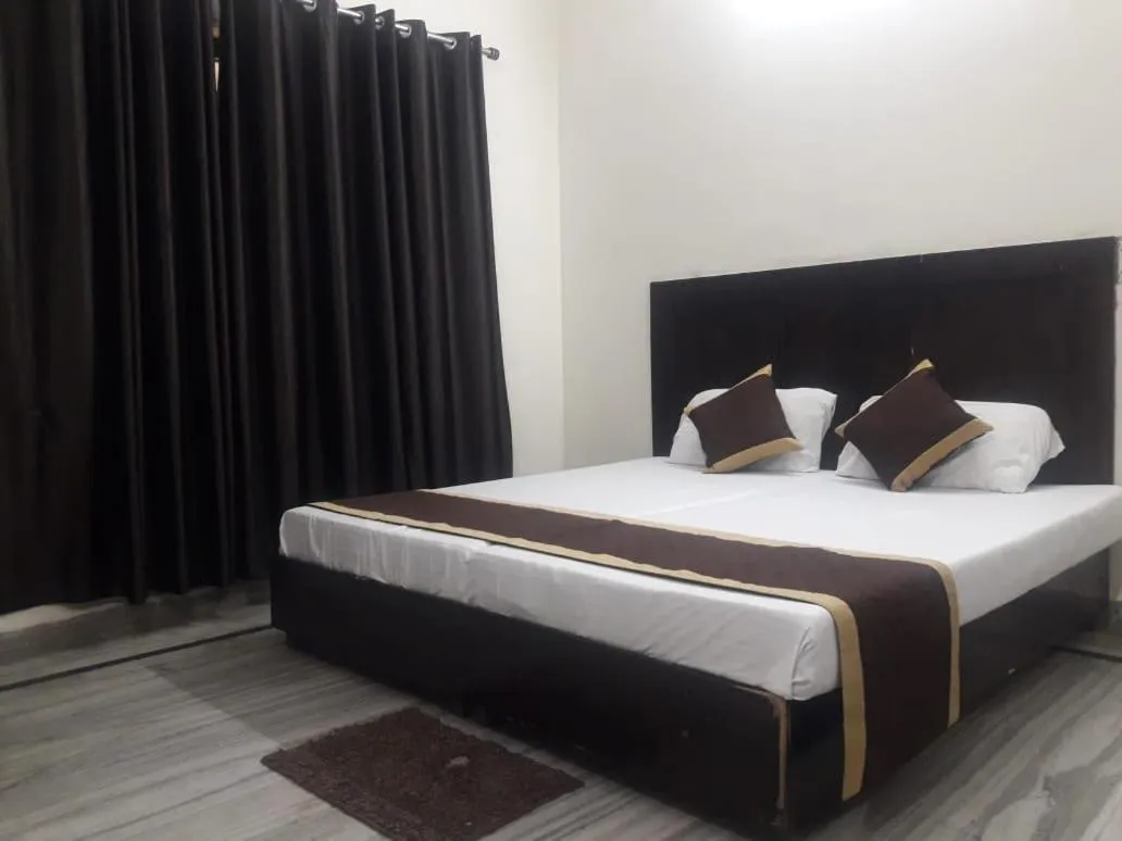 Bed in Hotel THE BIRD Dehradun