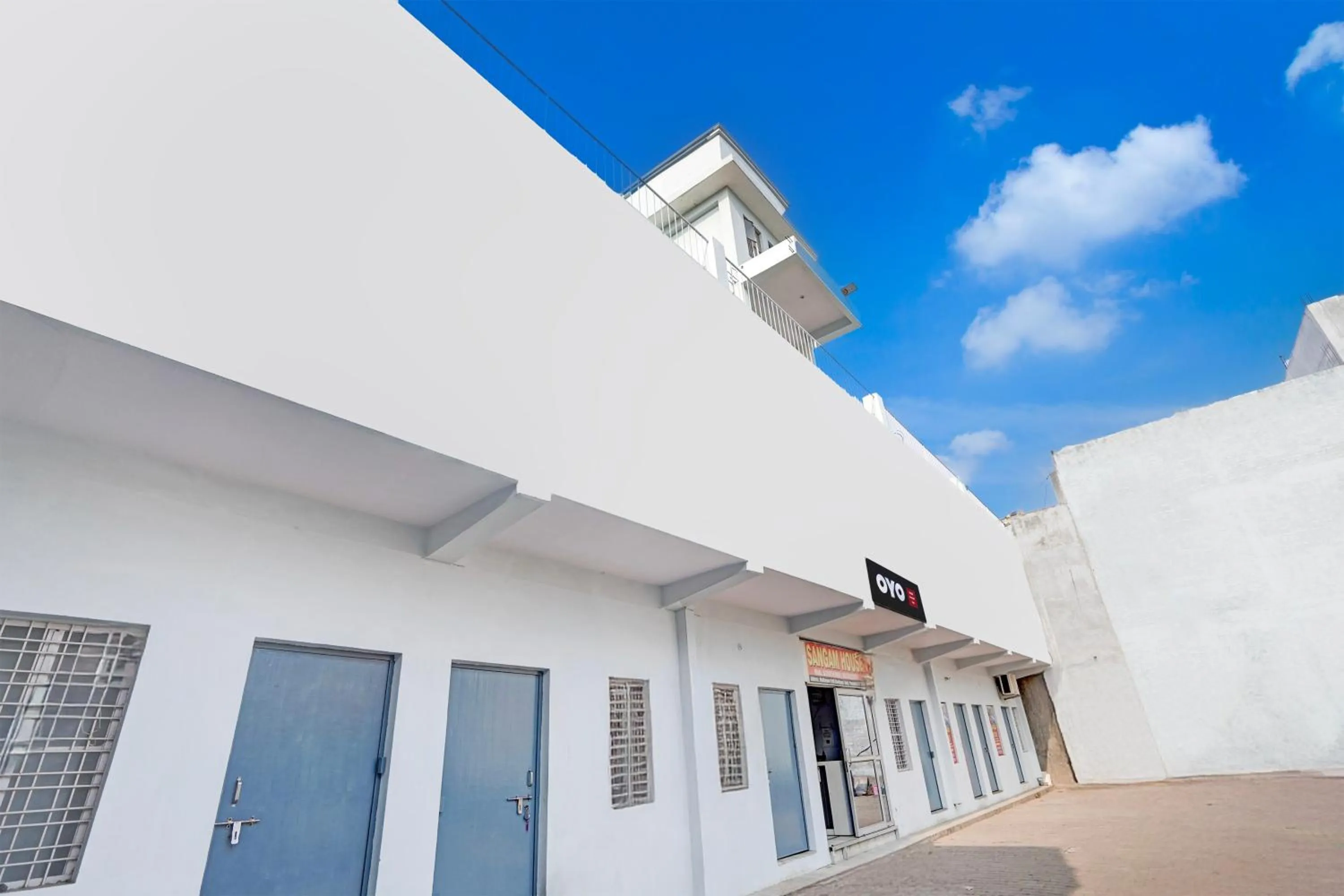 Facade/entrance in SPOT ON Sangam House