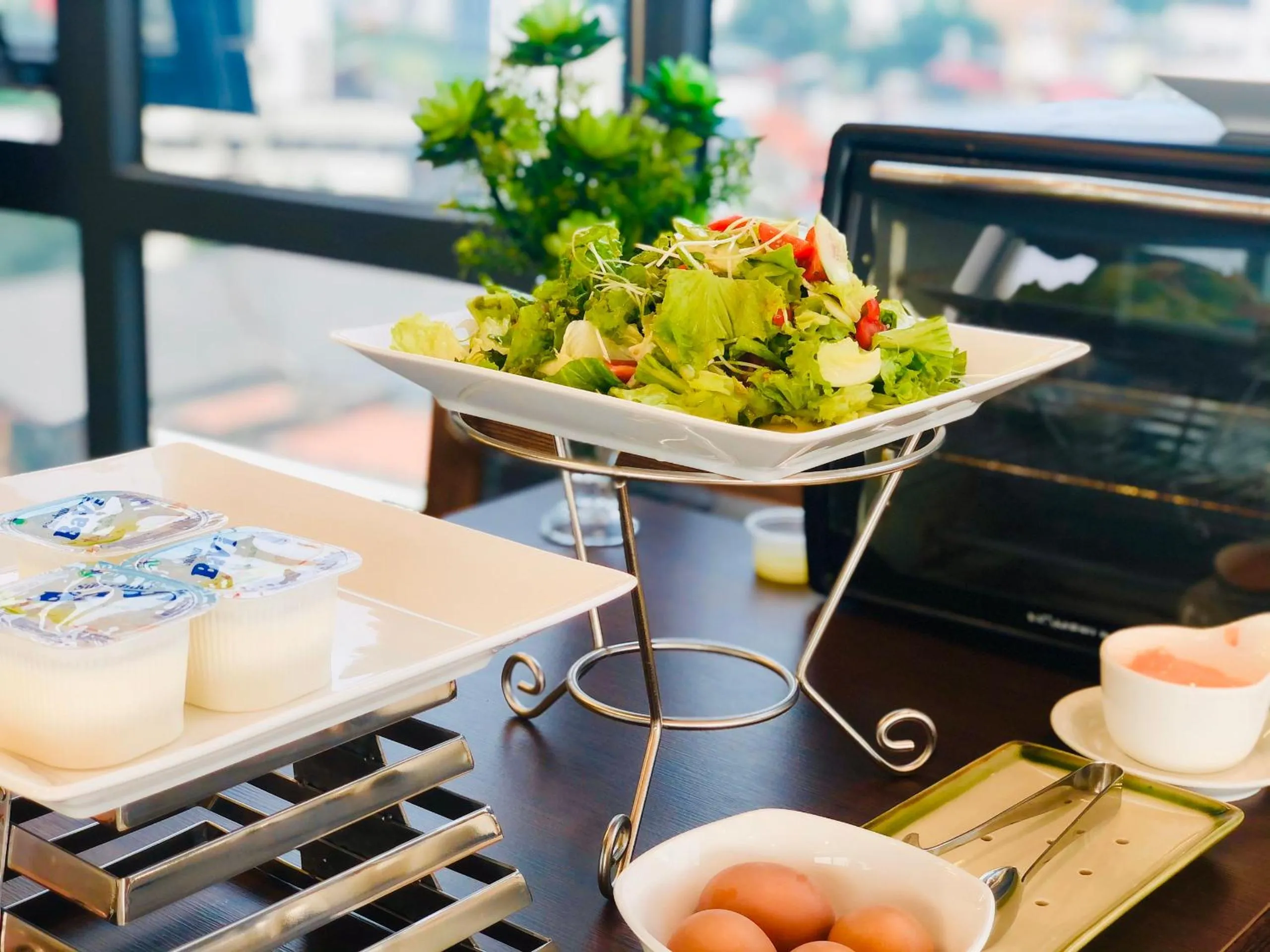 Continental breakfast in Free Airport Service Deals w Singita Classy Boutique Hotel & Travel