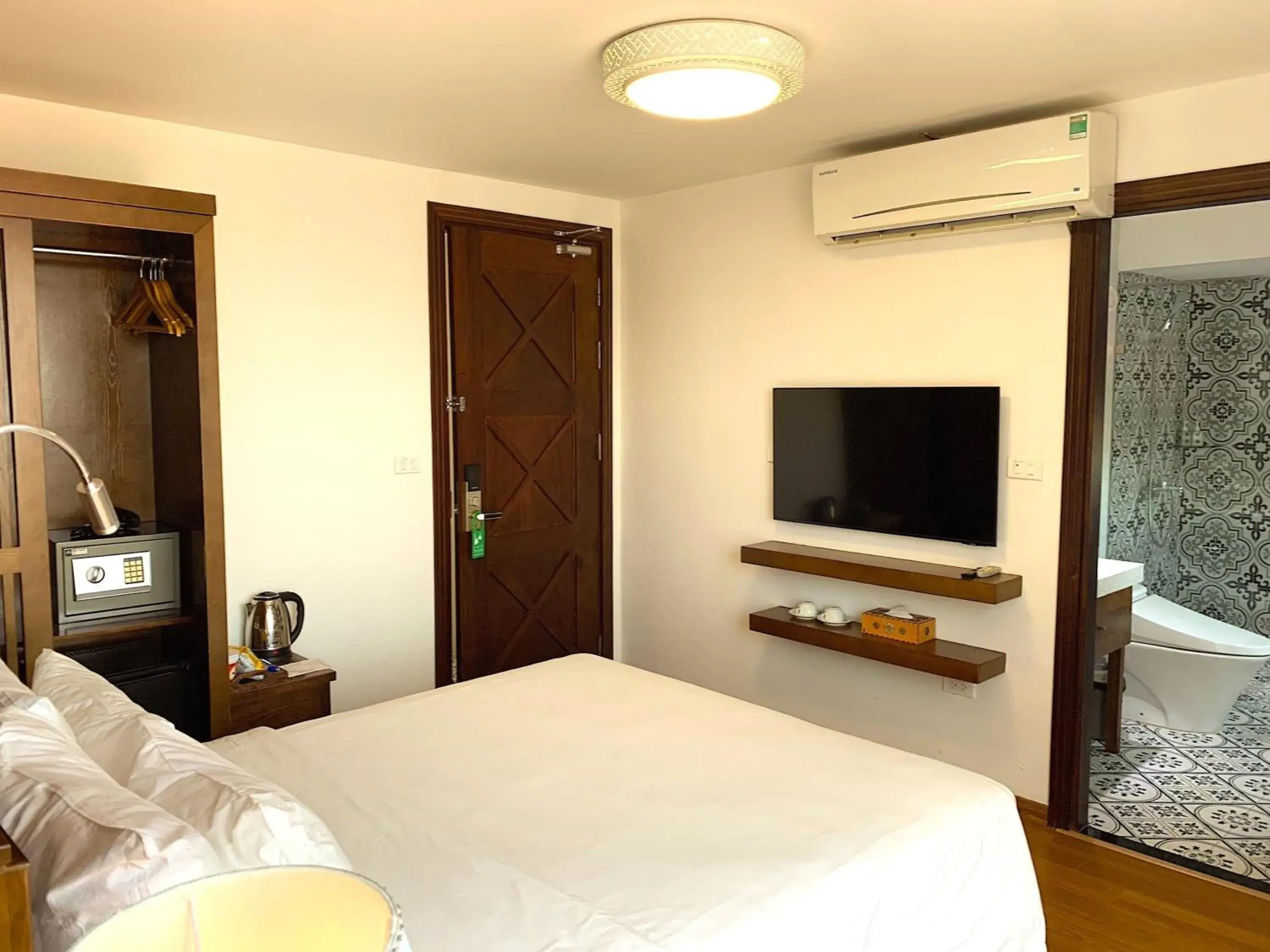 Double Room with Patio in Free Airport Service Deals w Singita Classy Boutique Hotel & Travel Double Room with Patio in Free Airport Service Deals w Singita Classy Boutique Hotel & Travel