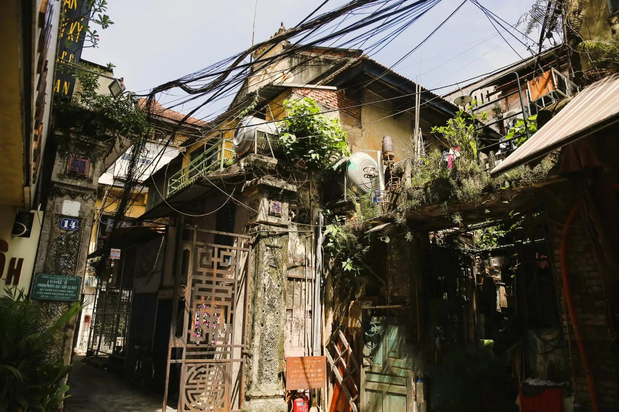 Property building in Free Airport Service Deals w Singita Classy Boutique Hotel & Travel