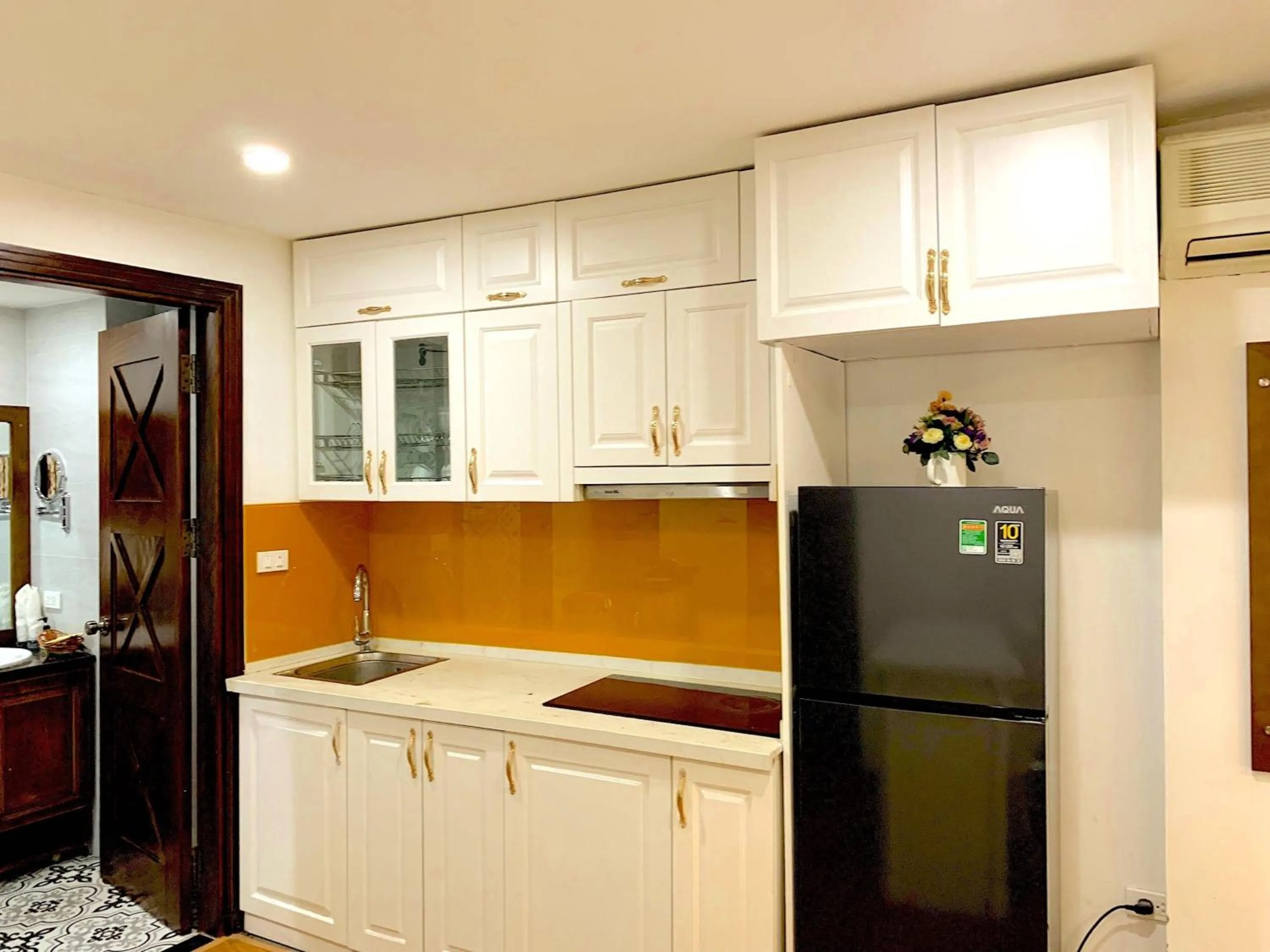 Toilet in Free Airport Service Deals w Singita Classy Boutique Hotel & Travel